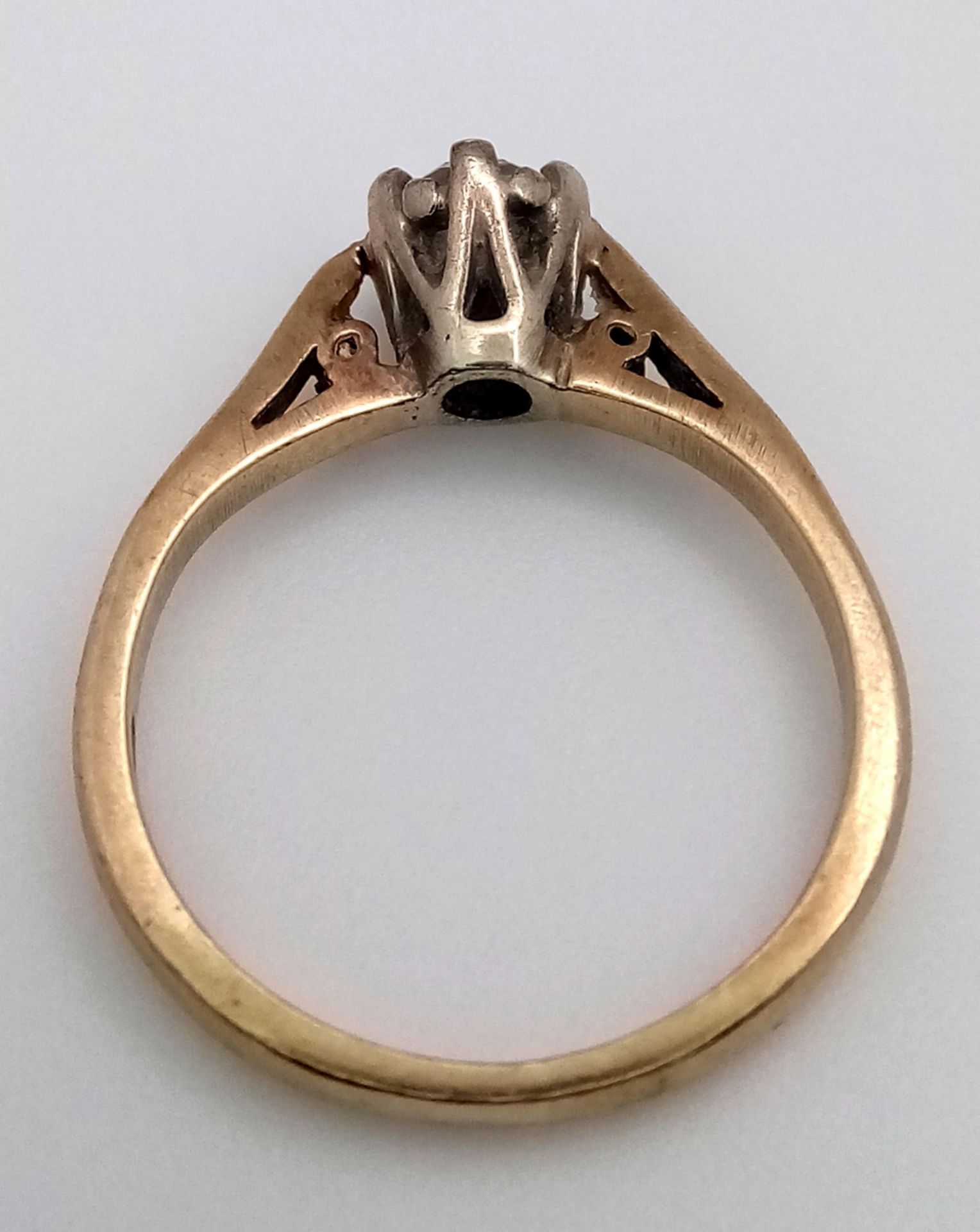A 9K Yellow Gold Diamond Solitaire Ring. 0.25ct diamond. Size J. 2g total weight. - Bild 4 aus 6