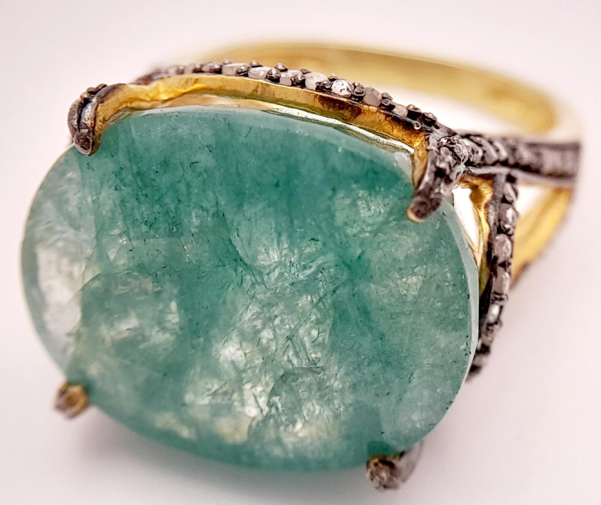An Emerald Ring with Rose cut Diamond Accents. Set in gold plated 925 silver. Emerald - 17ct.