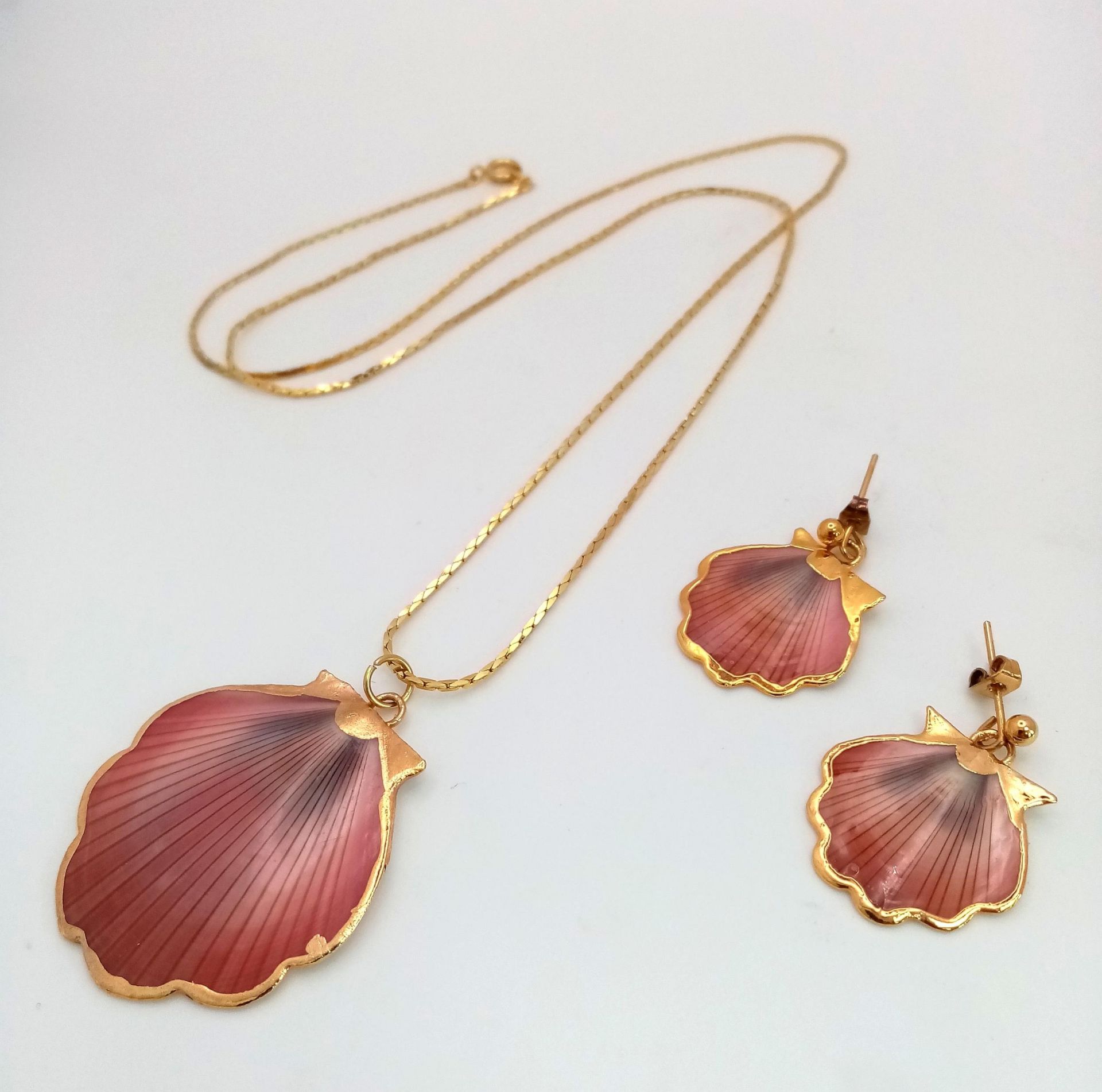 A 24 Carat Gold Plated Sea Shell Design Necklace and Matching Earring Set. Necklace 60cm Length,