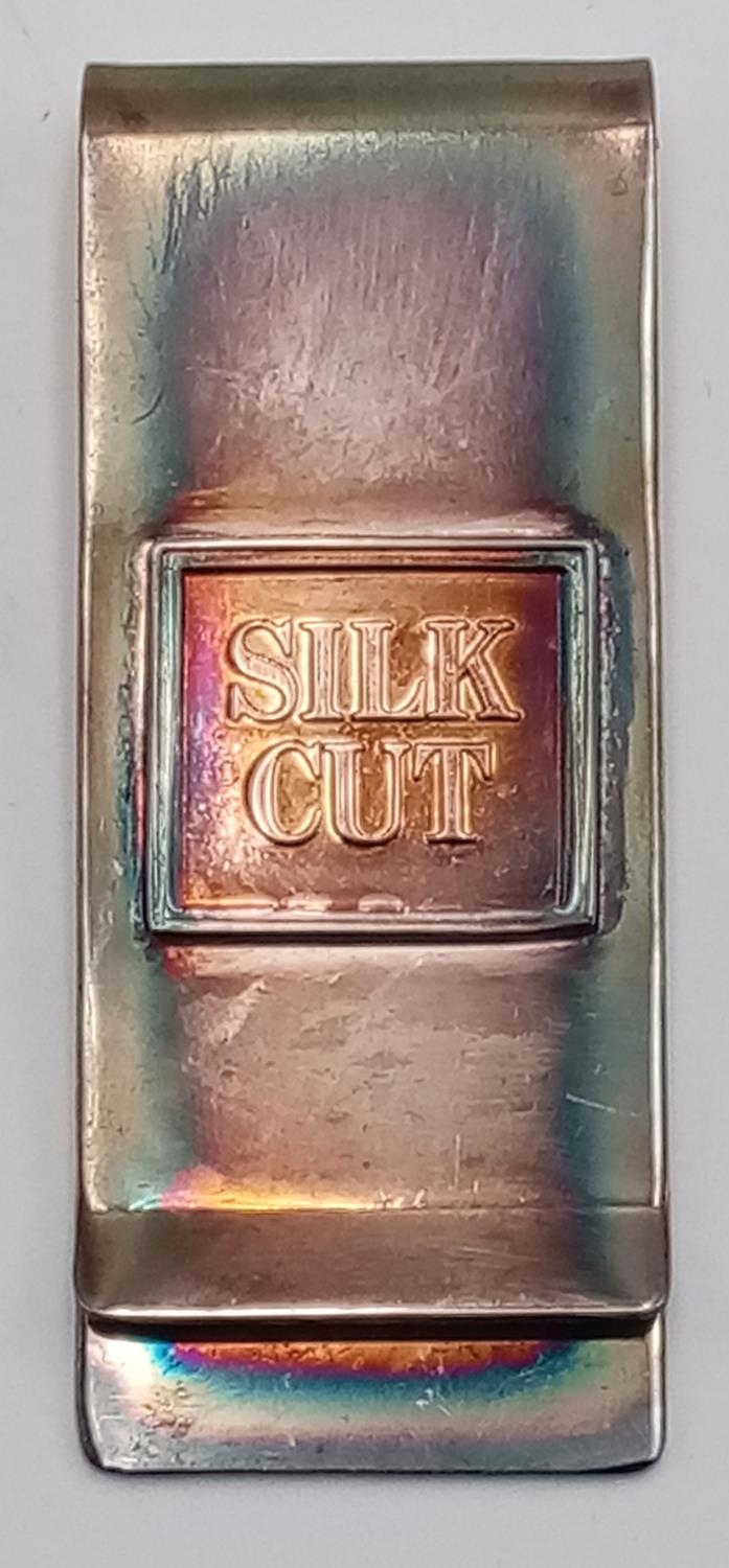 A SILK CUT SILVER TONE MONEY CLIP IN BOX 27.8g , 60mm x 23mm. ref:CHALK 9001 - Image 2 of 4