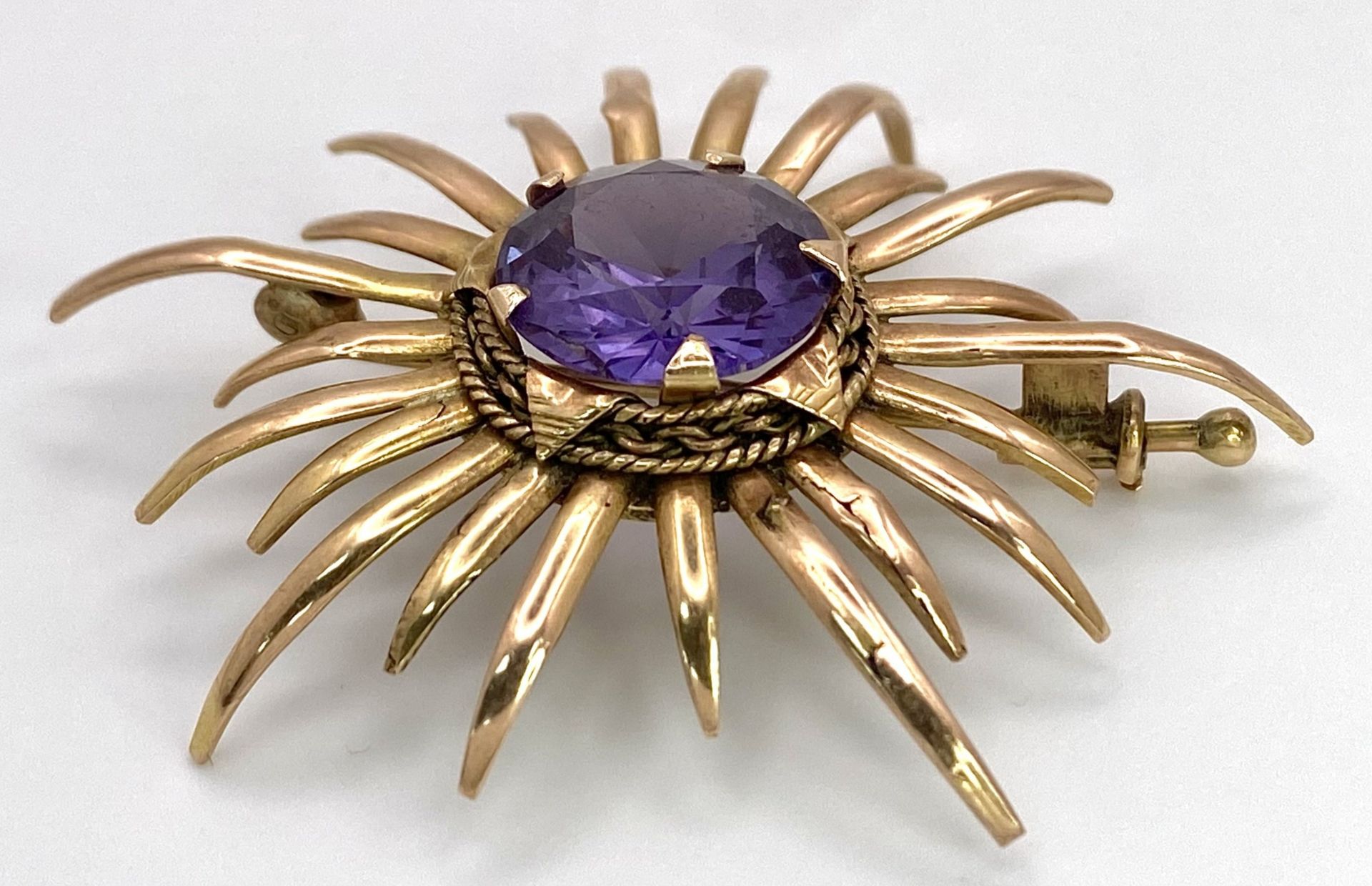 A Beautiful Vintage 18K Rose Gold and Purple Stone (possibly alexandrite) Star Brooch. 4.5cm. 7.7g - Bild 2 aus 5