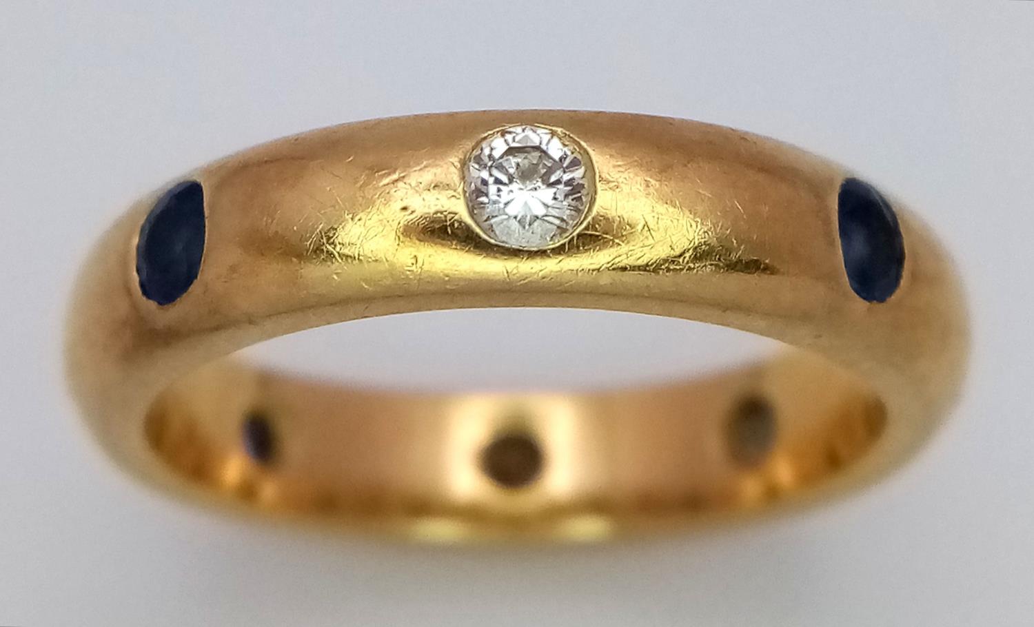 A 18K YELLOW GOLD DIAMOND & SAPPHIRE SET BAND RING 0.20CT DIAMONDS & 0.25CT SAPPHIRES 5.5G SIZE K. - Bild 2 aus 5
