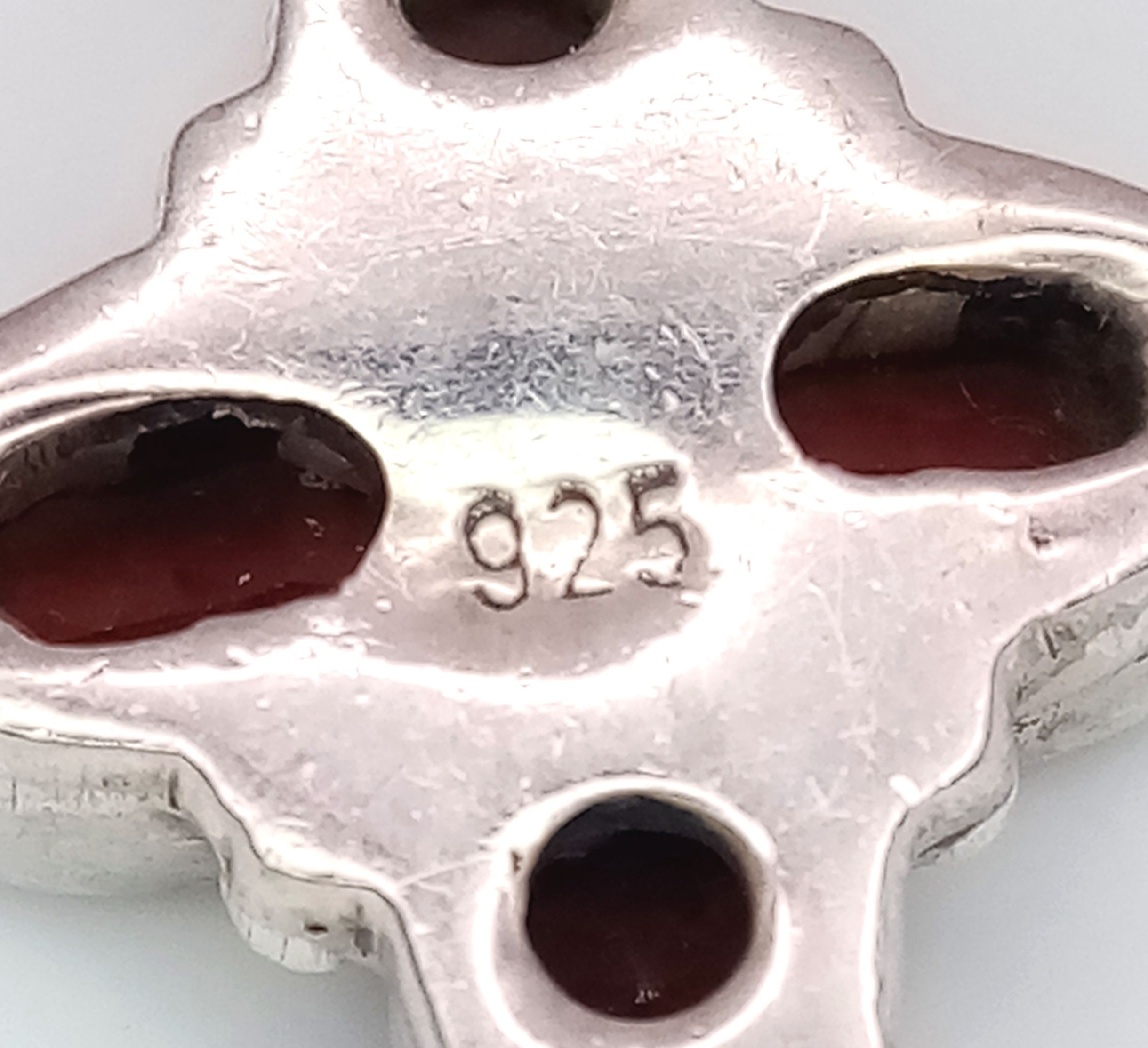A Pair of Sterling Silver Garnet Set Cross Earrings. 3.5cm drop. 1.4cm Wide and set with 5 Round and - Image 4 of 5