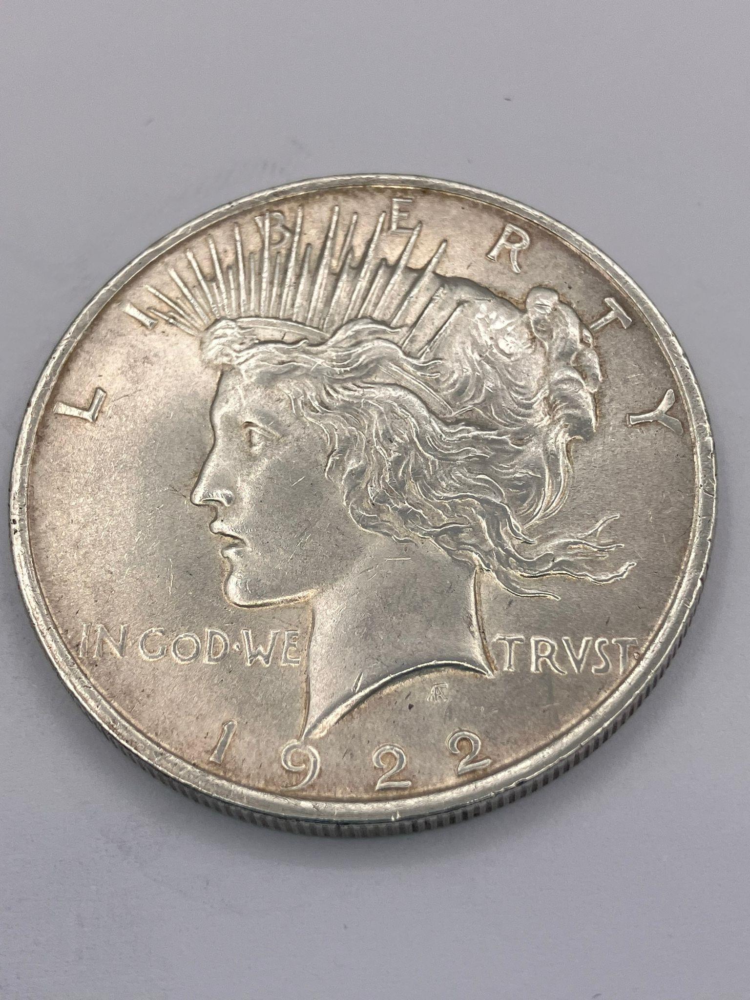 1922 USA SILVER PEACE DOLLAR. Very/extra fine condition. Please see picture.