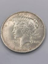 1922 USA SILVER PEACE DOLLAR. Very/extra fine condition. Please see picture.
