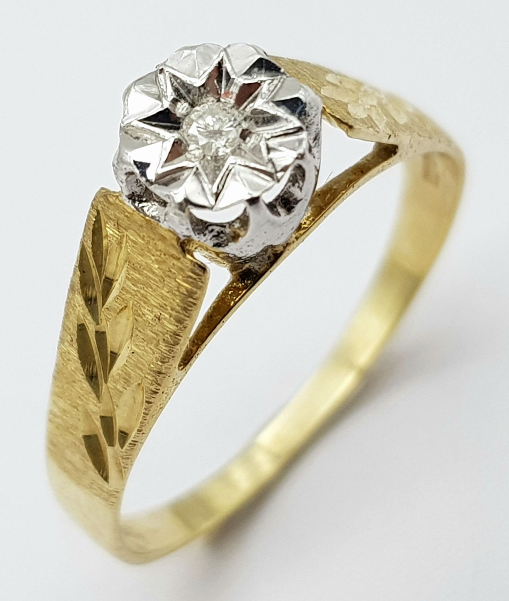 A 9K YELLOW GOLD VINTAGE DIAMOND RING. SIZE P. 1.9G