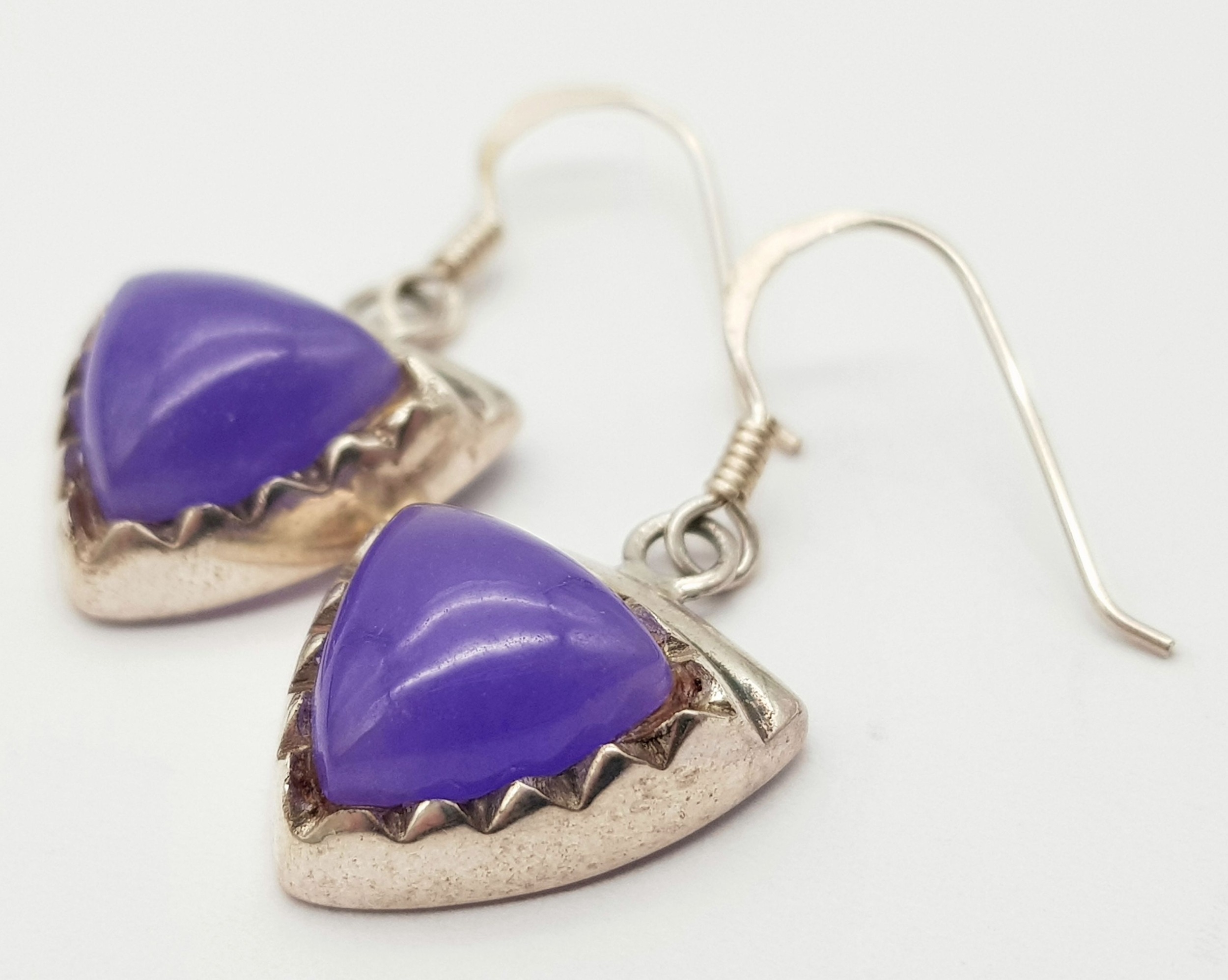 A Pair of Sterling Silver Trillion Cut Lavender Jade Earrings. 3cm Drop. Set with 1cm Wide - Image 4 of 5
