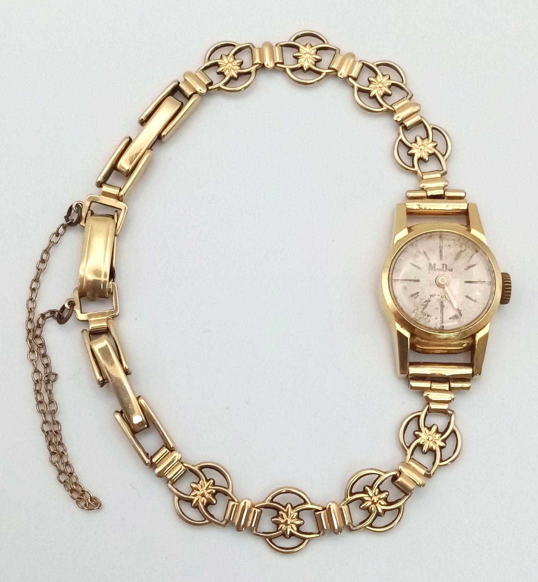 A 9 and 18K Gold Vintage Ladies Mechanical Mudu Watch. 9k gold bracelet. 18k gold case. Mechanical