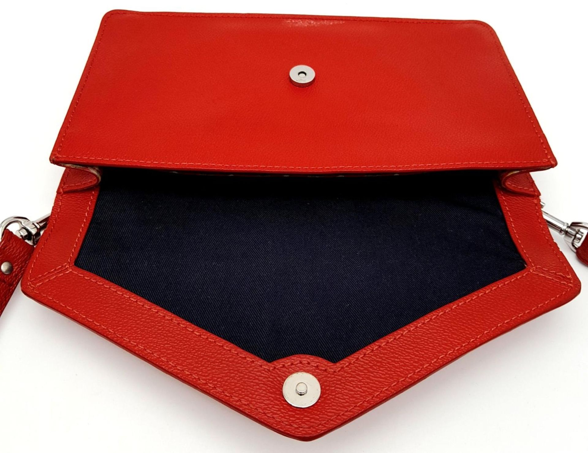 A Tommy Hilfiger Red Wallet Crossbody Bag. Leather exterior with silver-toned hardware, removeable - Image 6 of 15