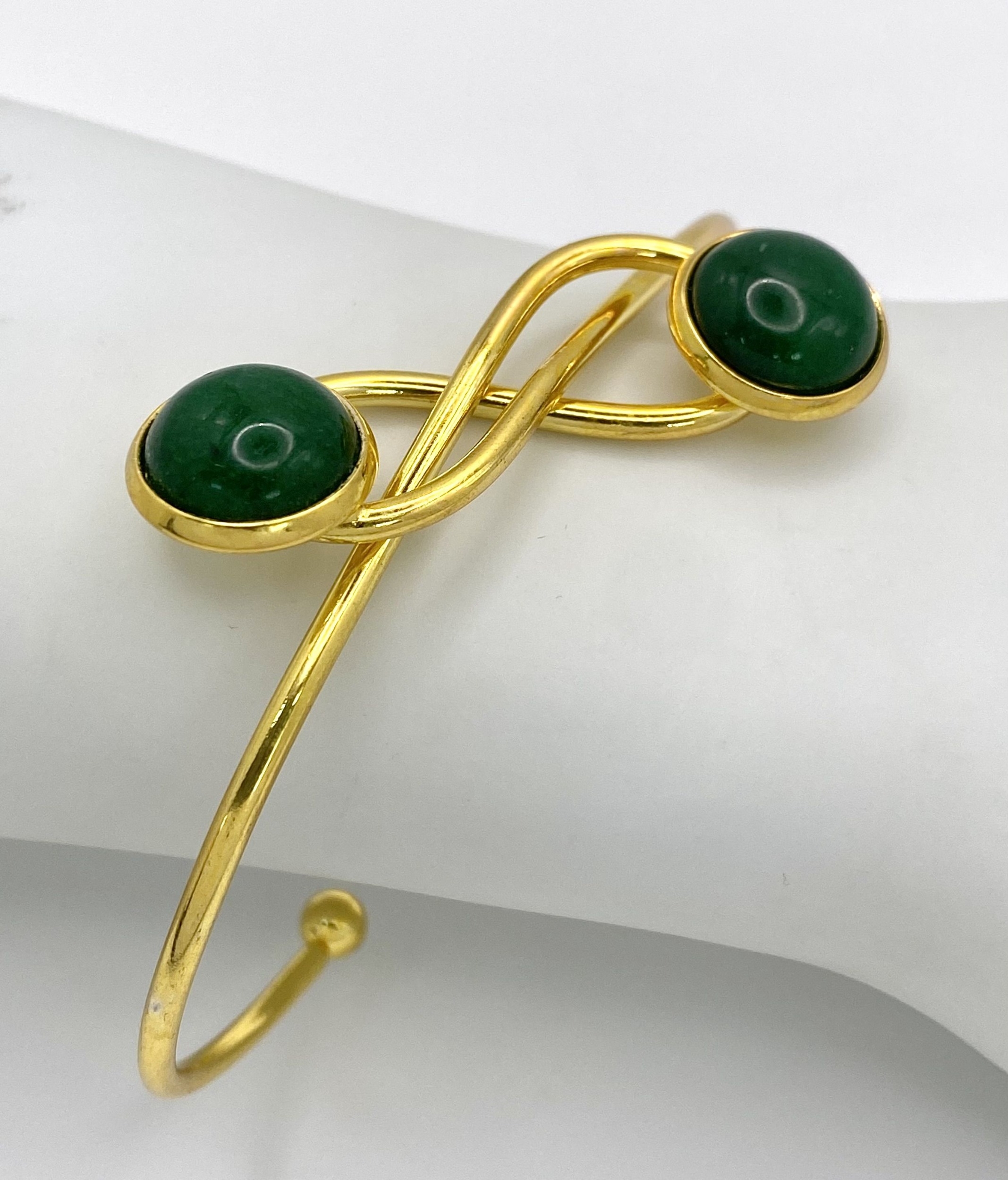 A Gilded Metal Jade Cabochon Crossover Cuff Bangle. - Image 3 of 3