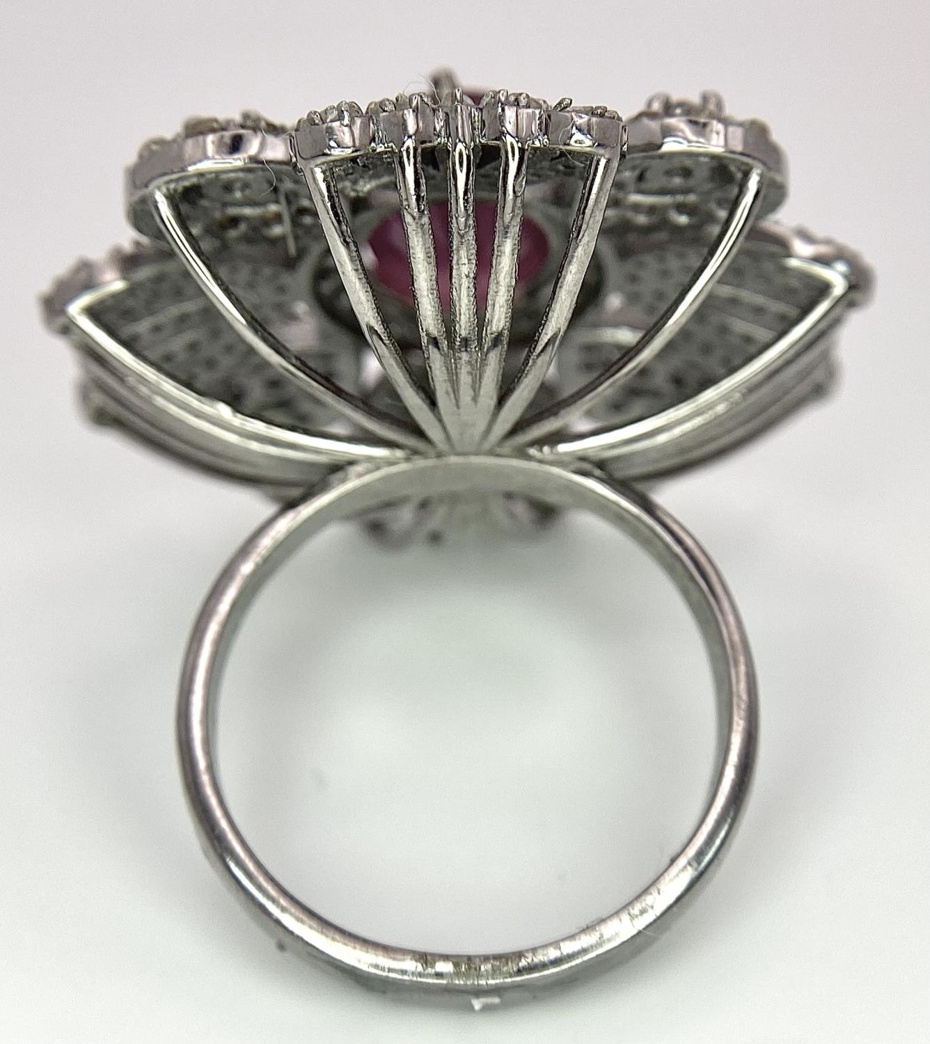 A 5ct Ruby Gemstone Cocktail Ring with 2ctw of Old Cut Diamond Decoration. Set in 925 Silver. Size - Image 5 of 6