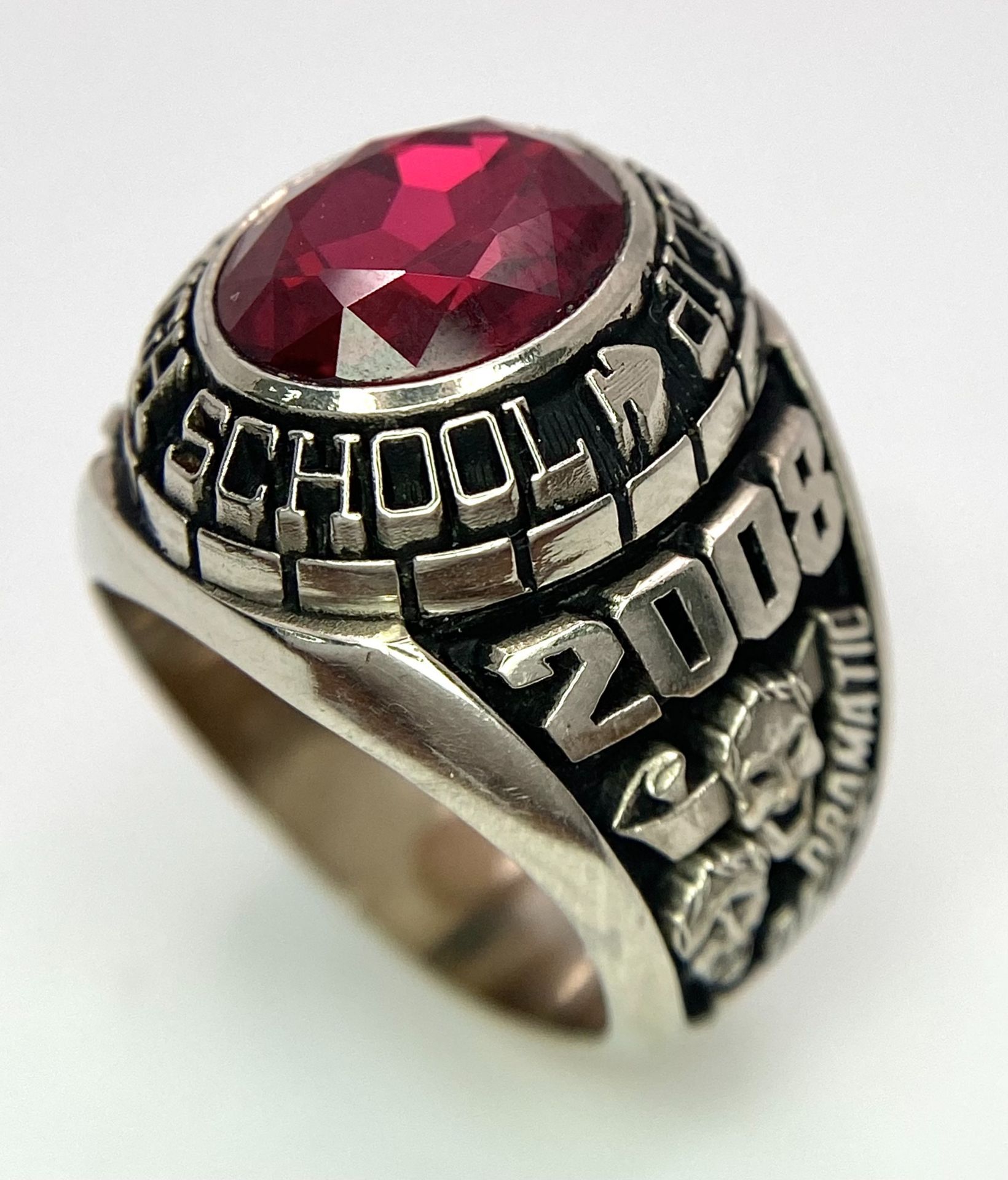 A 10K White Gold and Ruby Gents High School Ring. Size P 1/2. 18g total weight. Ref: 17043 - Image 5 of 9