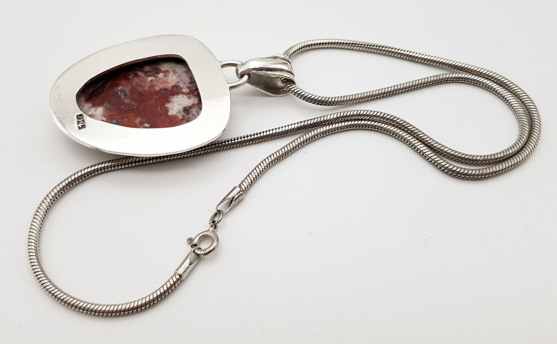 A 925 Silver and Agate Pendant on a 925 Silver Necklace. 35g total weight. 6cm pendant. 42cm - Bild 4 aus 5