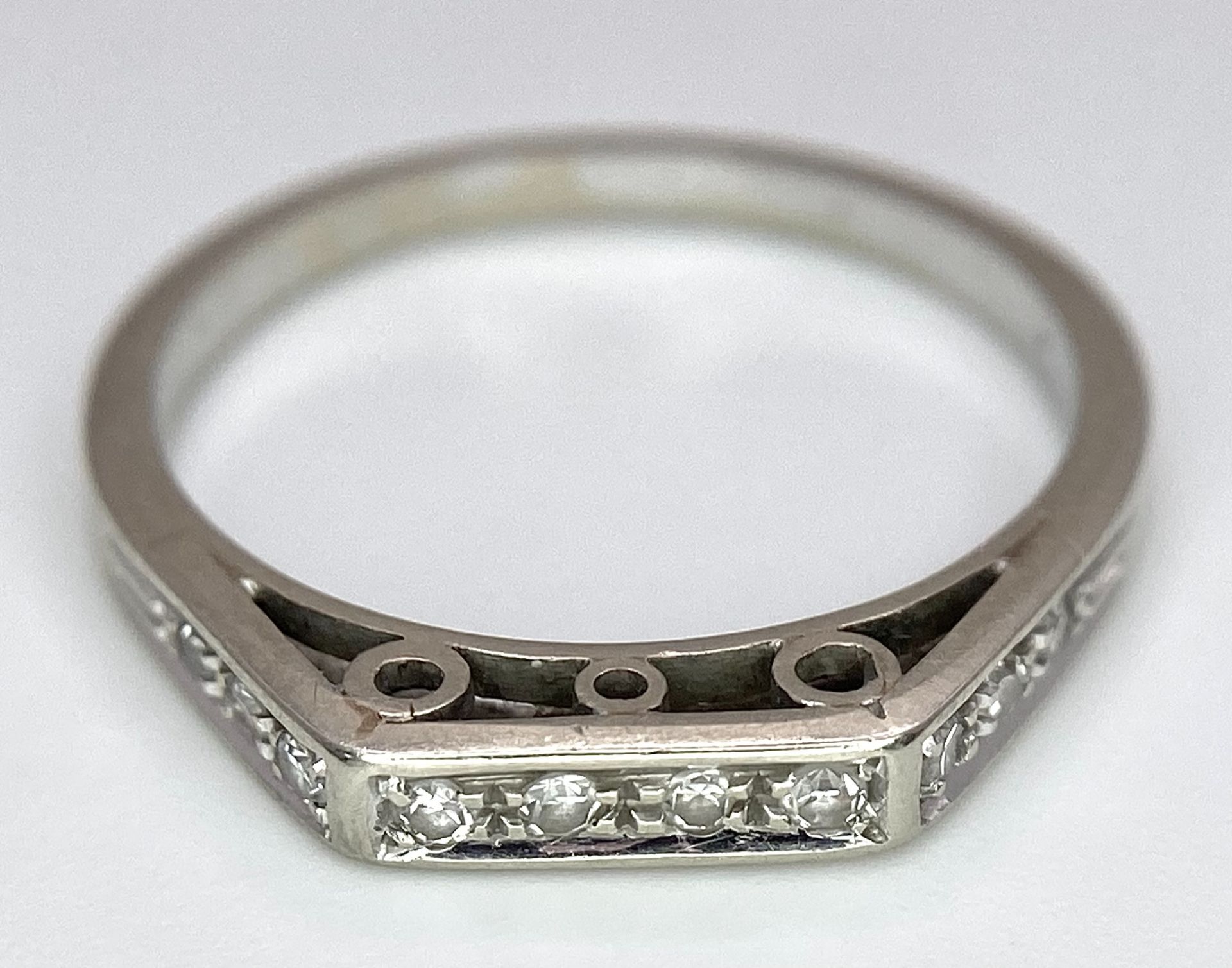 A 9K Gold and Diamond Portuguese Hallmarked Ring. Size K. 2g. Ref: 630001L - Image 4 of 6