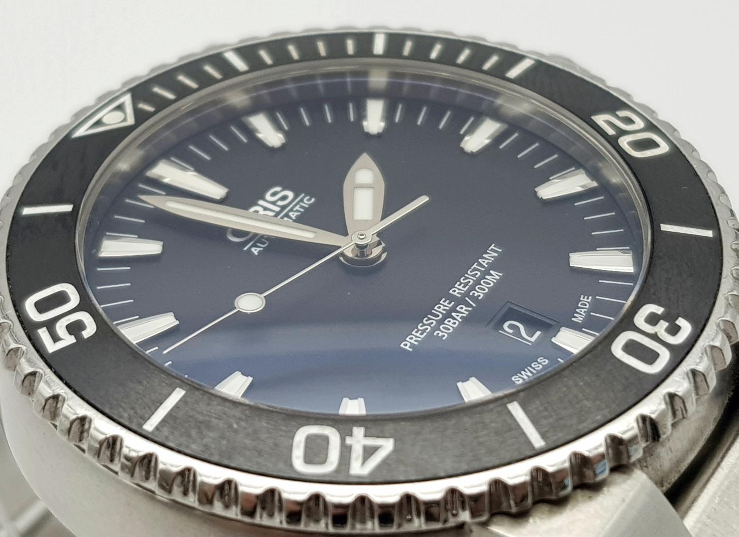 An Oris Automatic Divers Watch. Pressure resistant to 300M - Model 7653. Stainless steel bracelet - Image 3 of 8