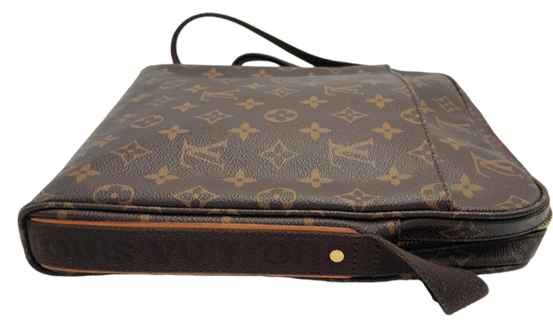A Louis Vuitton Trotteur Beaubourg Satchel Bag. Monogramed canvas exterior with gold-toned hardware, - Bild 4 aus 9