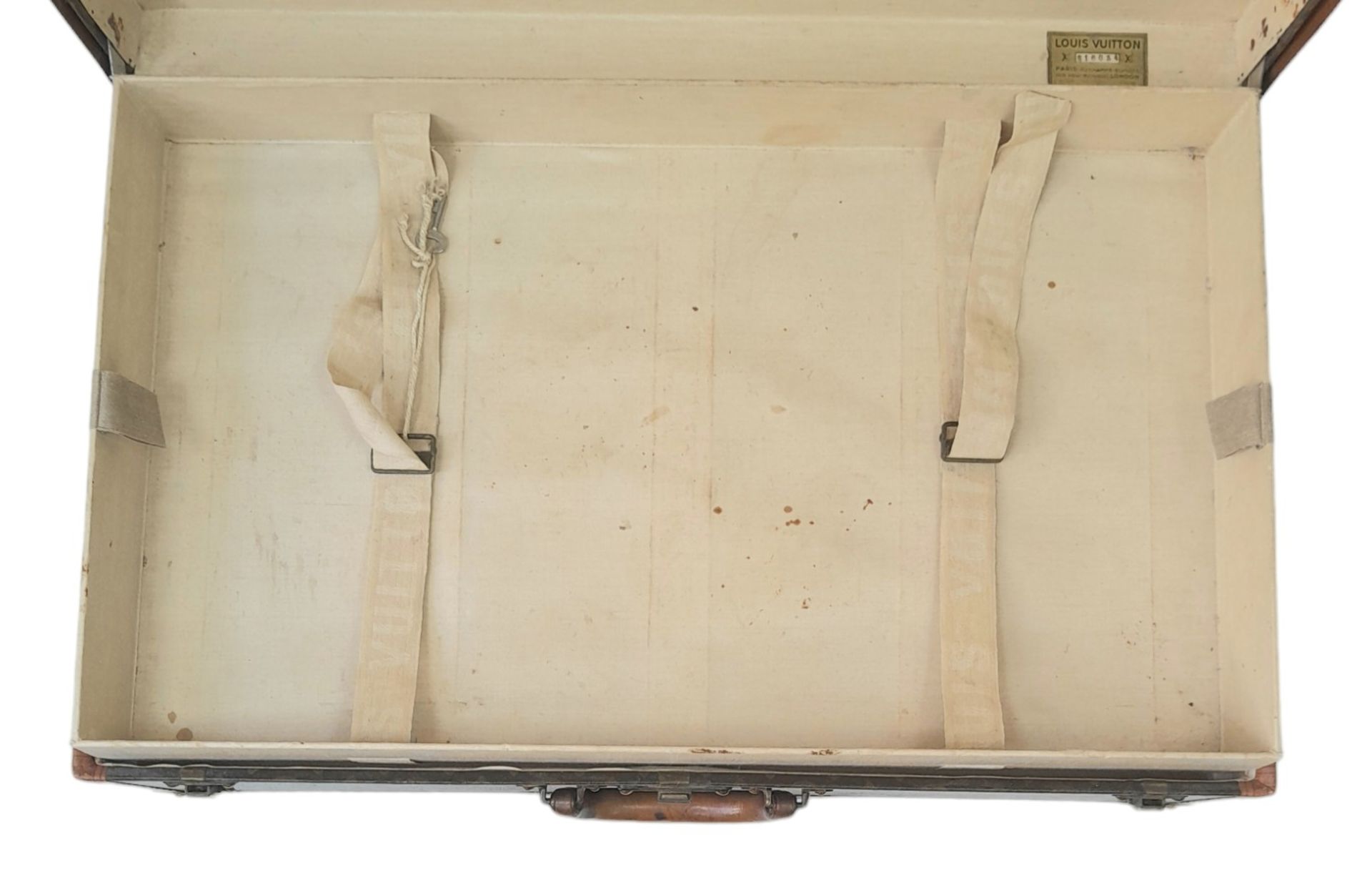 A Vintage Possibly Antique Louis Vuitton Trunk/Hard Suitcase. Canvas monogram LV exterior with - Bild 8 aus 16