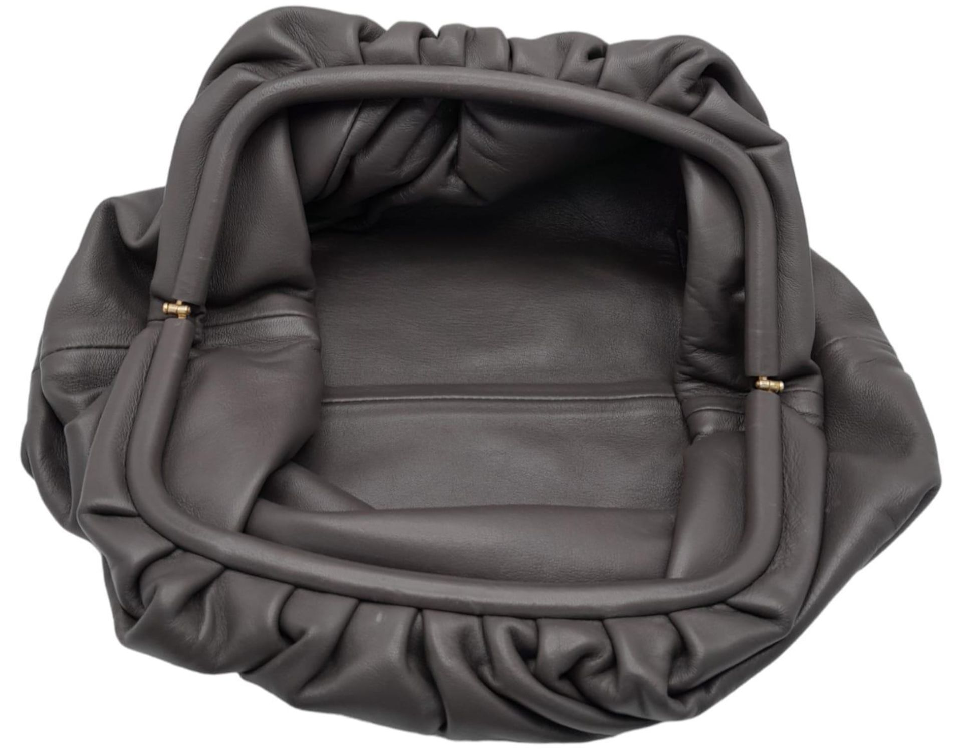 A Bottega Veneta Charcoal Pouch Clutch Bag. Soft leather exterior with magnetic top closure and a - Bild 3 aus 4