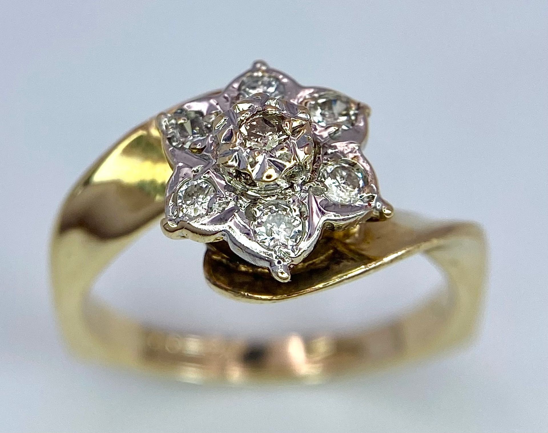 A 9K YELLOW GOLD DIAMOND FANCY VINTAGE CLUSTER RING. Size L, 2.7g total weight. Ref: SC 9008 - Image 3 of 7