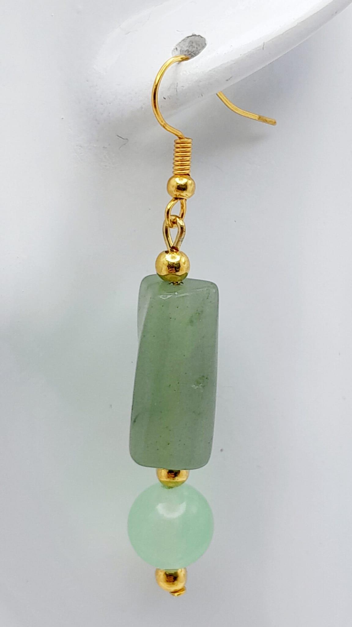 A high-quality light green, semi-translucent, jade necklace, bracelet and earrings set. Necklace - Image 2 of 5