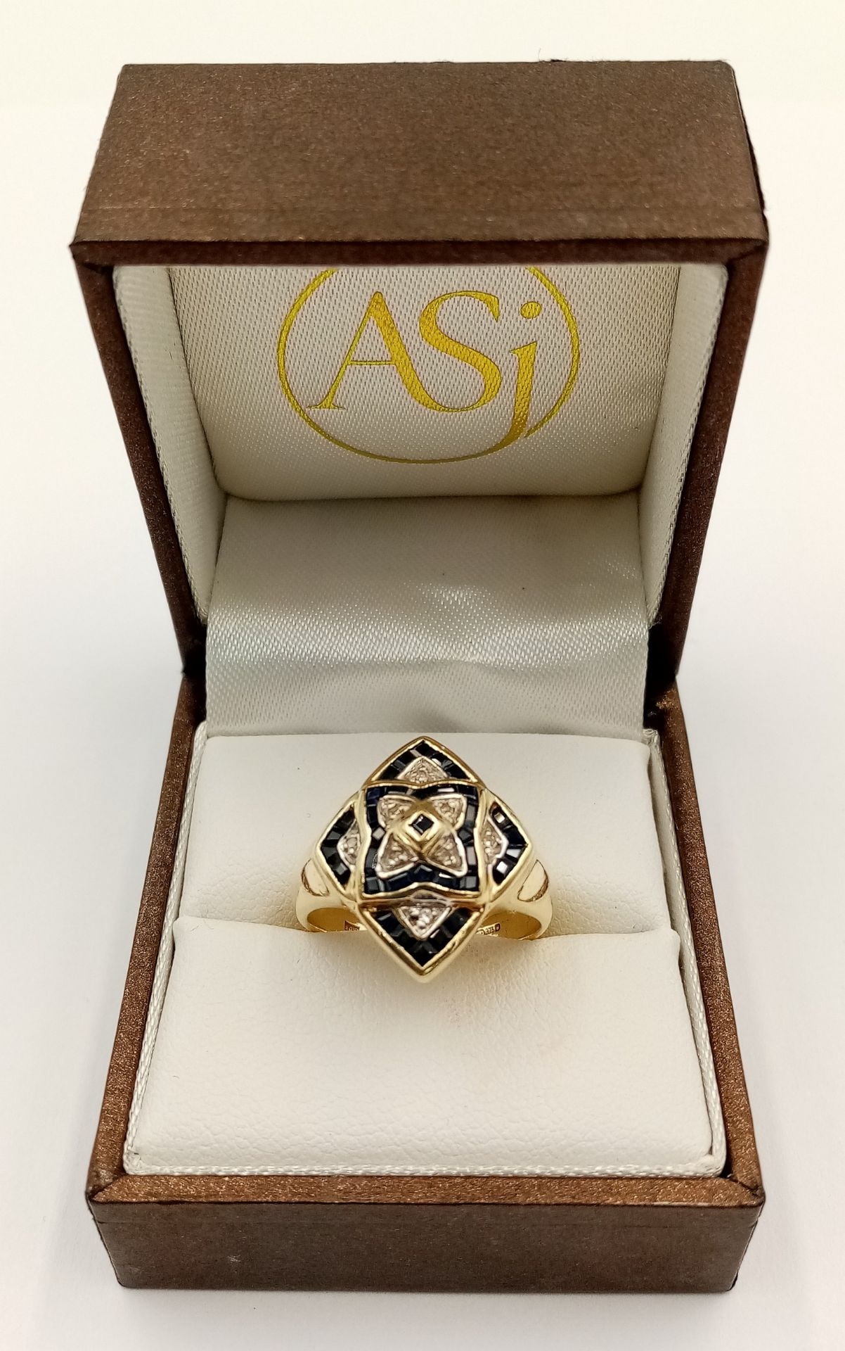 An Exquisite and Unique, Vintage, 9K Yellow Gold Diamond and Sapphire, Art Deco Design Cluster Ring. - Bild 6 aus 6