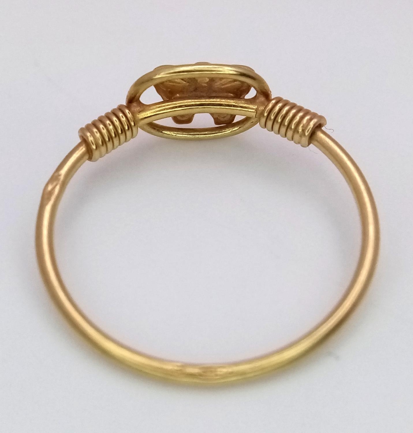 AN 18K (TESTED) YELLOW GOLD BUTTERFLY RING. Size J, 1.3g weight. Ref: SC 9039 - Image 4 of 5