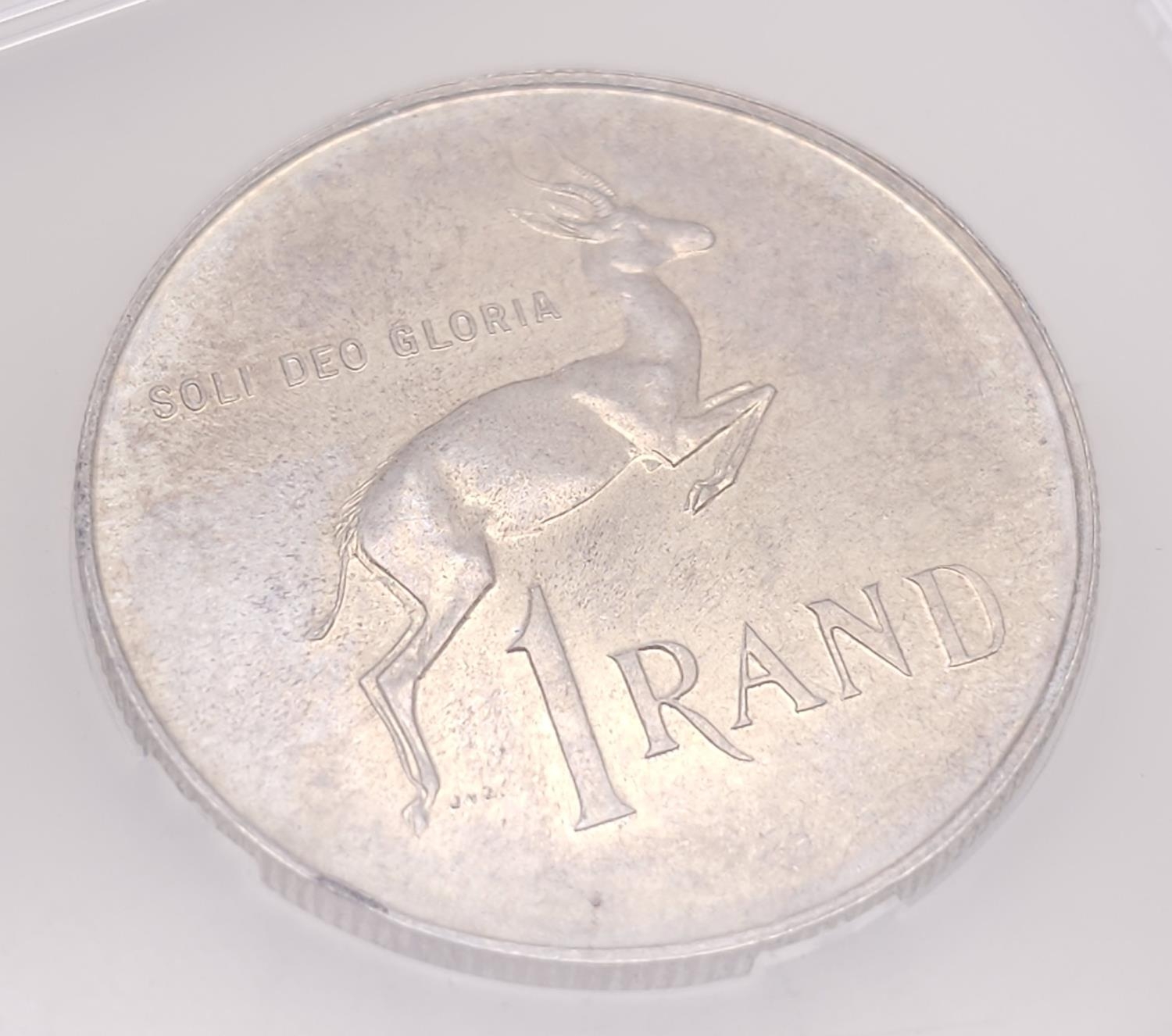 A 1965 Silver South African 1 Rand Coin. Encapsulated. - Image 3 of 3