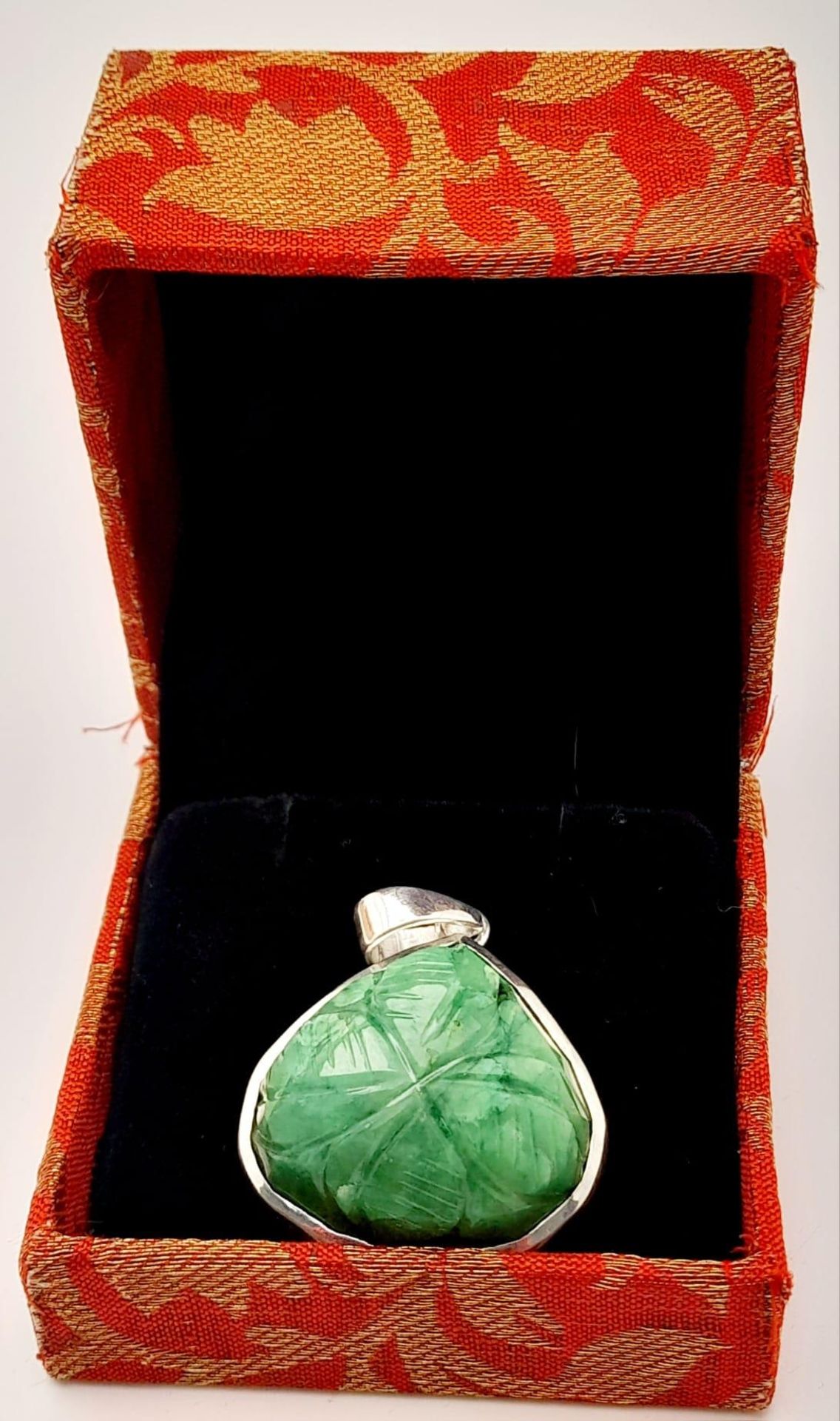 A Carved Trillion Shape 81ct Emerald Pendant set in 925 Silver. 4cm. Comes with a presentation case. - Image 6 of 6