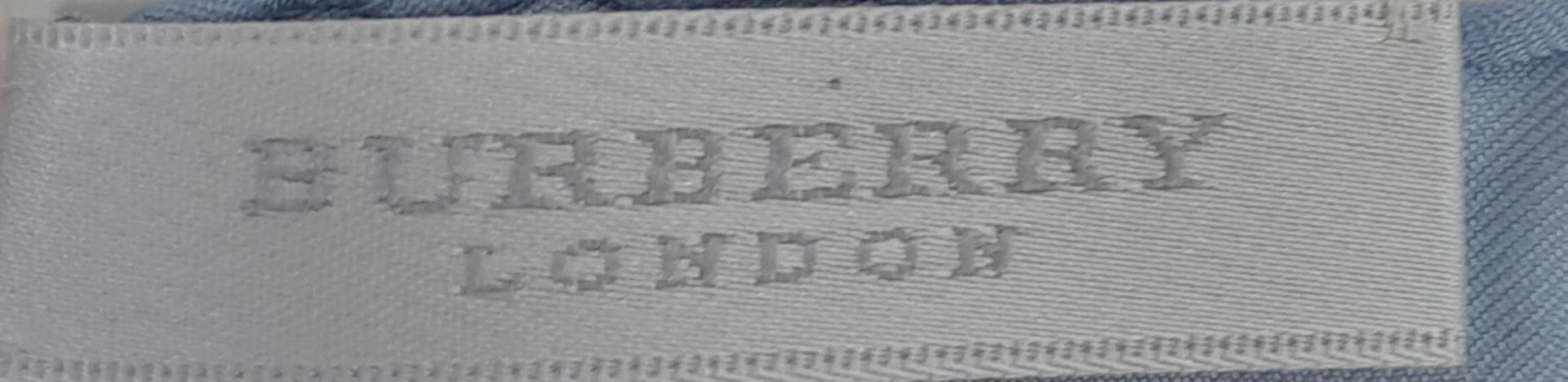 A BURBERRY of London scarf, dimensions: 90 x 90 cm. ref: 17239 - Bild 5 aus 5
