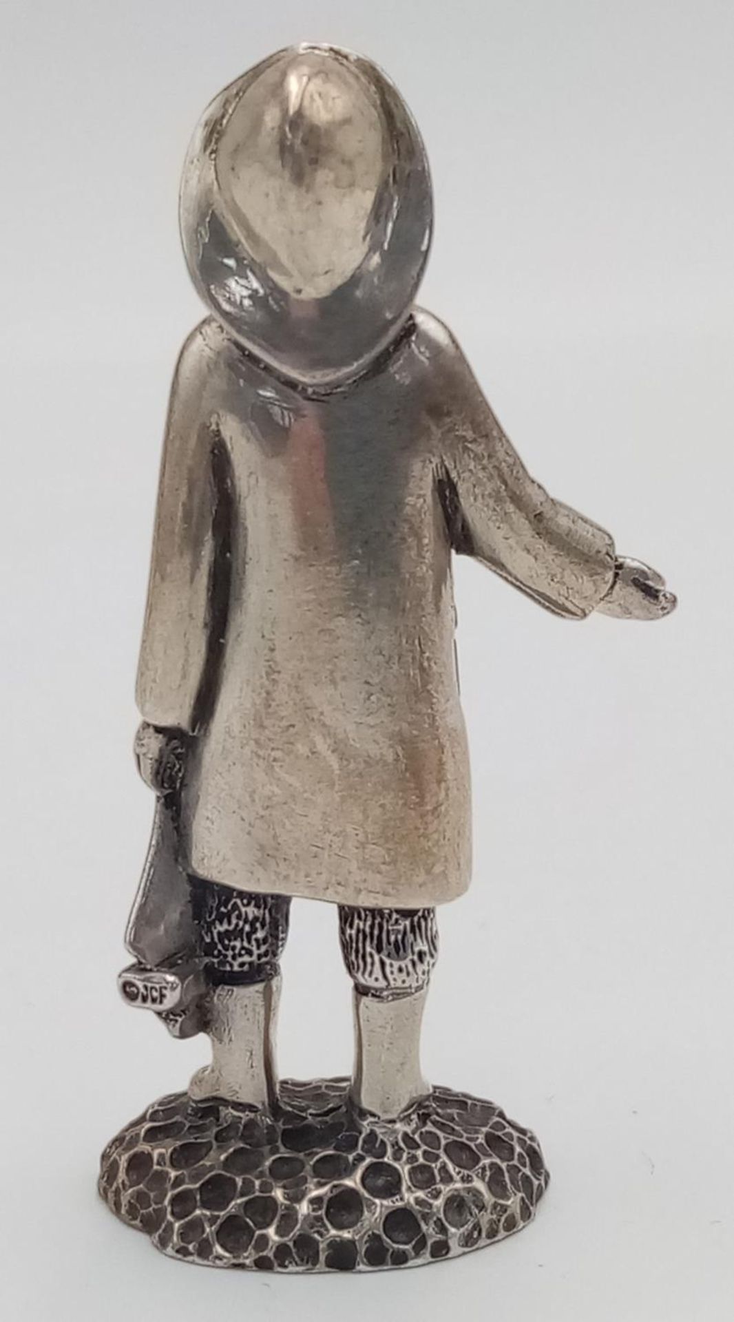 A STERLING SILVER (TESTED AS) FIGURE OF A YOUNG BOY IN RAIN JACKET AND HAT WITH A BOAT POSSIBLY - Bild 2 aus 5