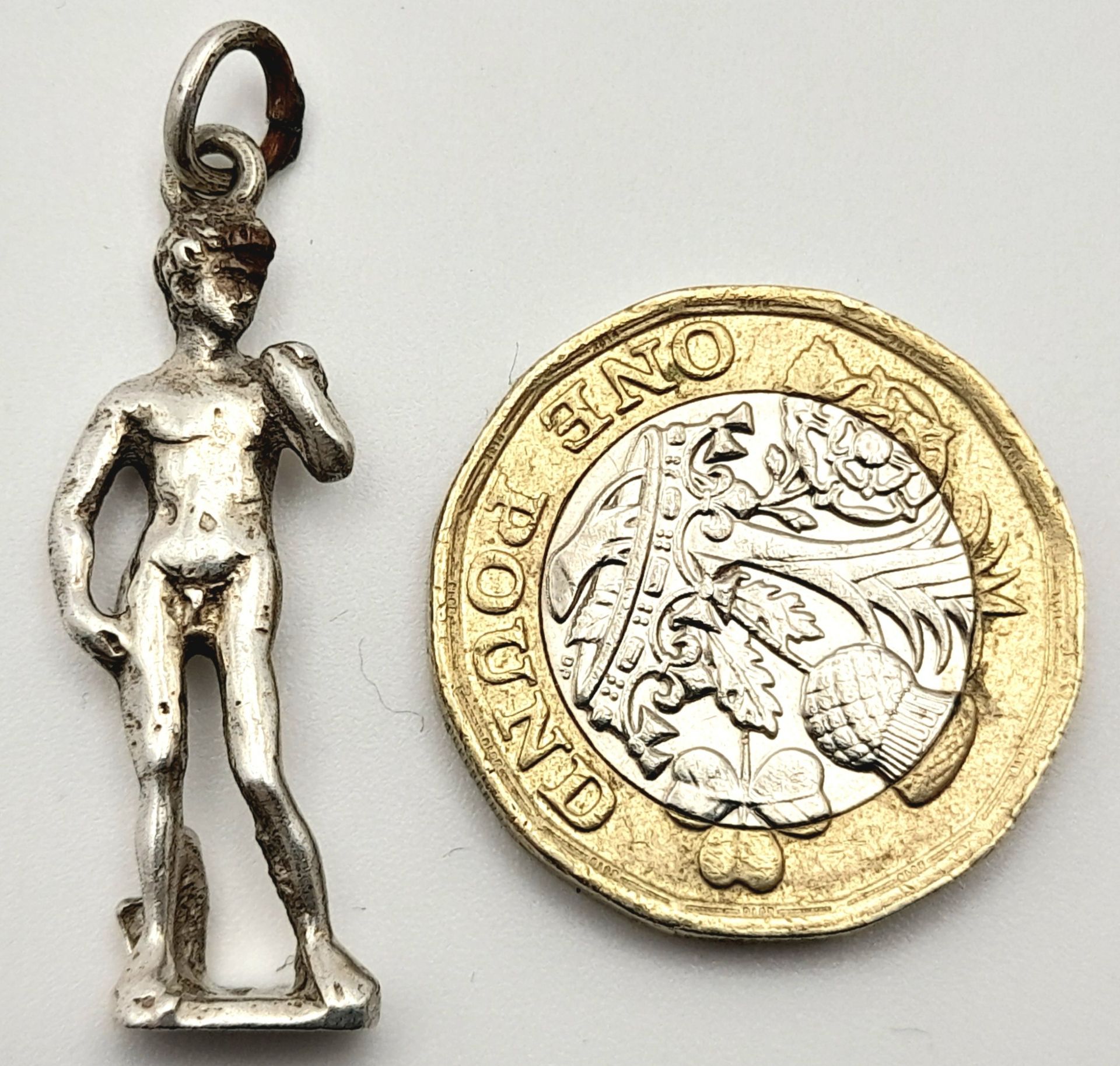 A STERLING SILVER MICHELANGELO'S DAVID STATUE CHARM. 3.5cm length, 3.6g weight. Ref: SC 8125 - Image 2 of 4