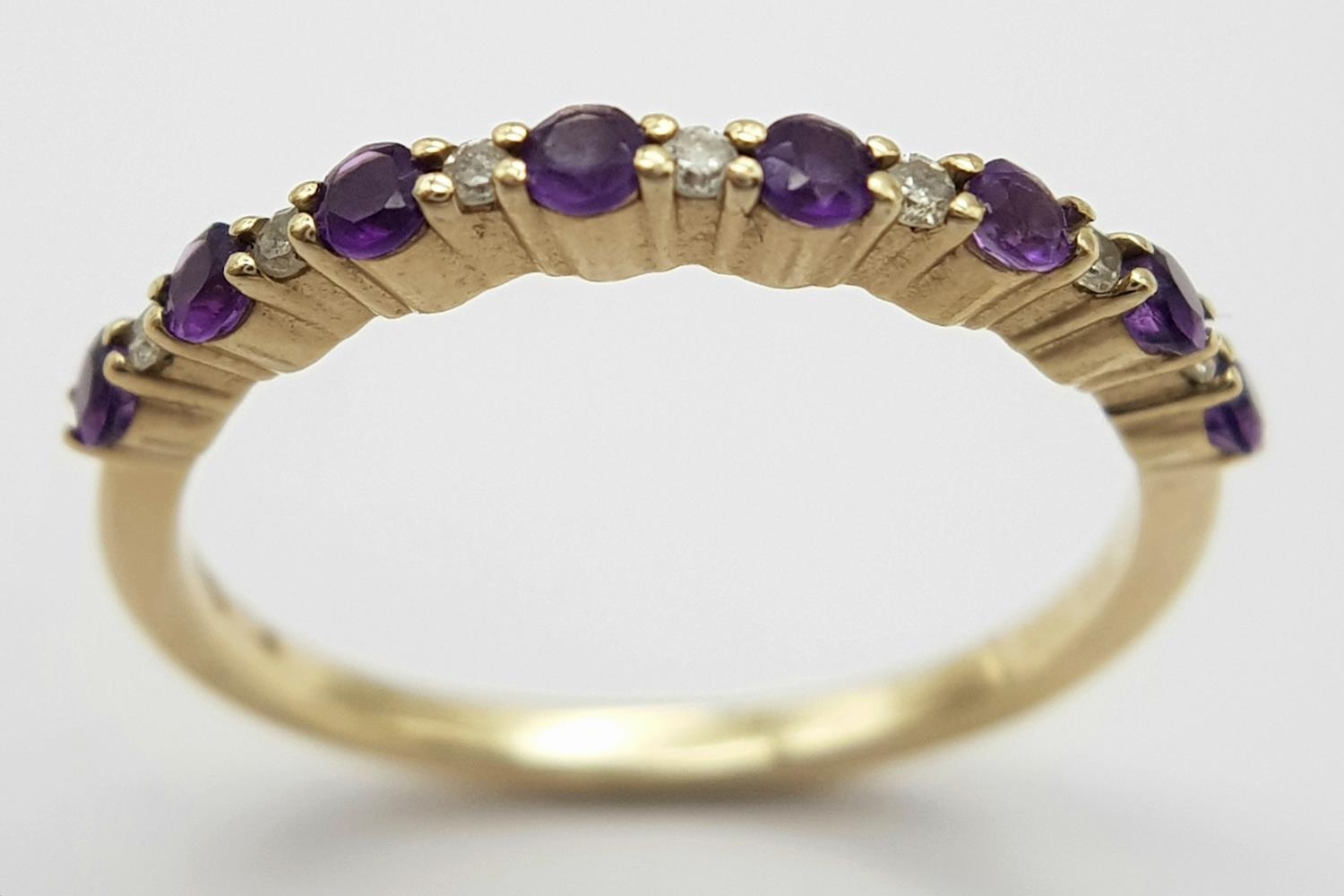 A 9K YELLOW GOLD DIAMOND & AMETHYST RING 1.3G SIZE N. SC 9077 - Image 4 of 5