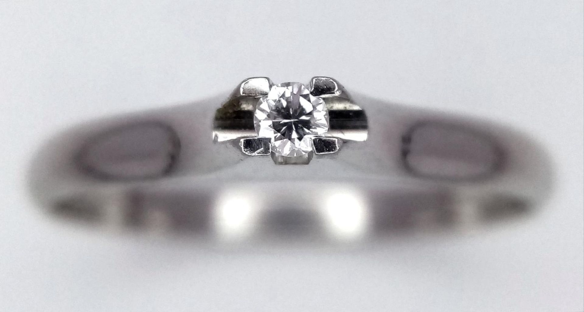 A 9K WHITE GOLD DIAMOND SOLITAIRE RING 1.8G SIZE N. ref: SPAS 9020 - Image 2 of 5