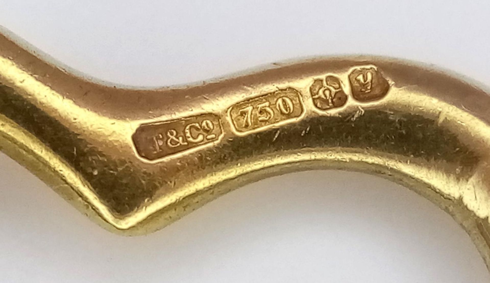 A Tiffany and Co. 18K Yellow Gold Heart Pendant. Tiffany markings. 15 x 15mm. 2g - Bild 3 aus 5