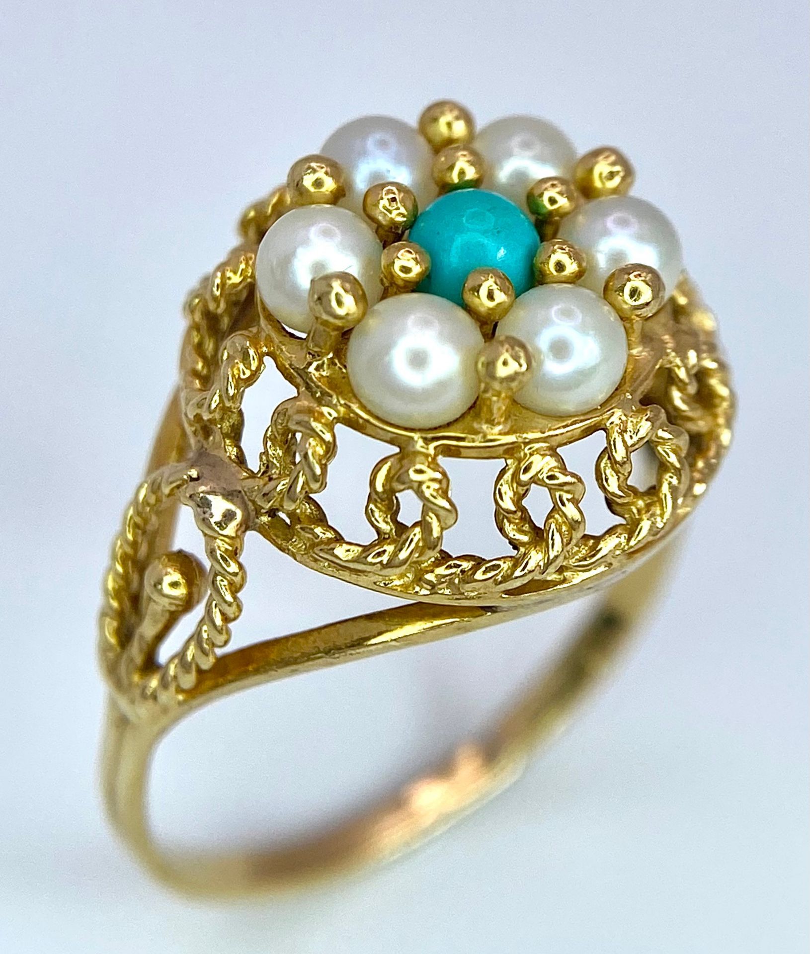 A 14K (TESTED) YELLOW GOLD VINTAGE PEARL & TURQUISE RING. Size K, 2.9g total weight. Ref: SC 9031 - Image 2 of 5