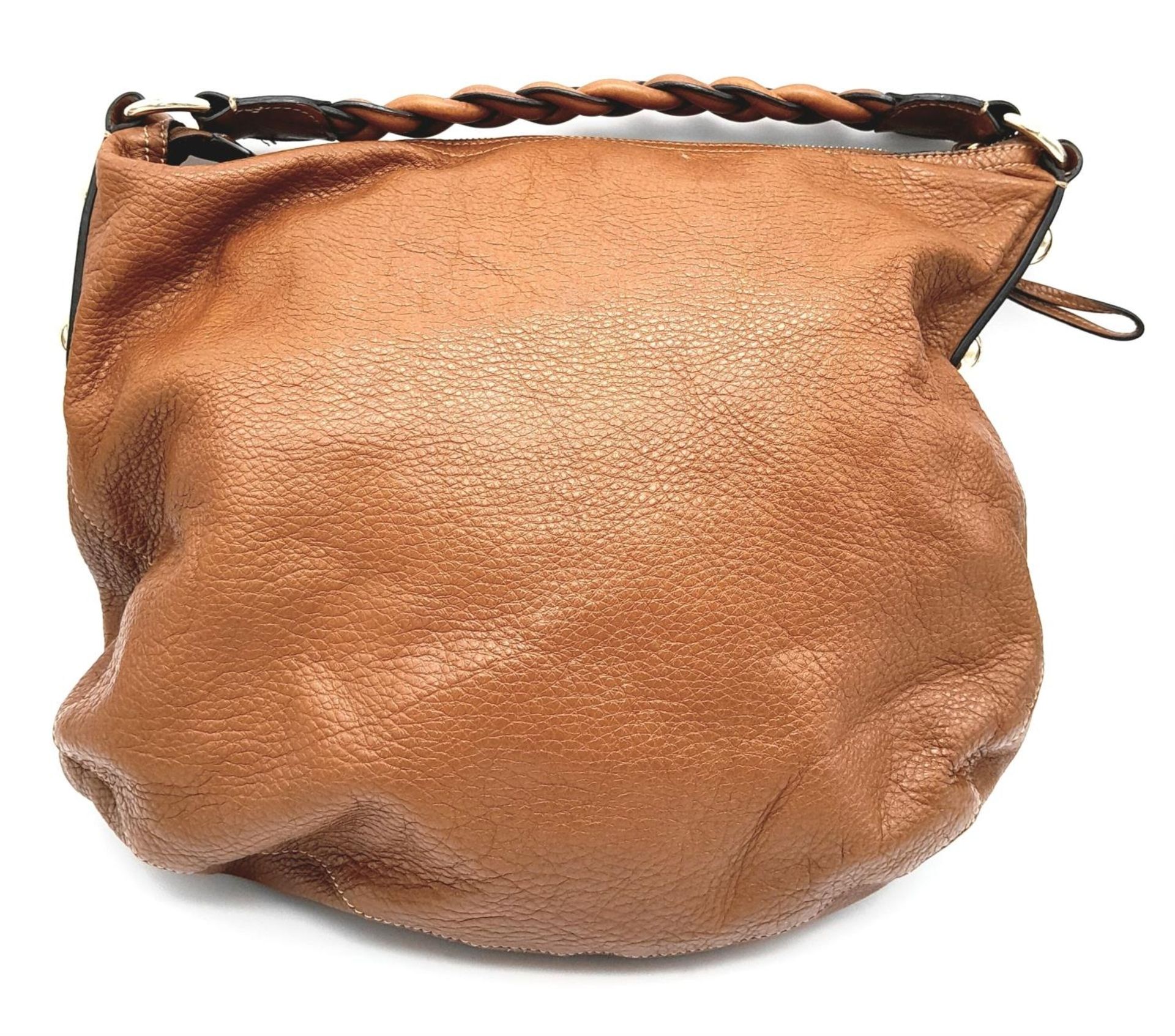 A Mulberry Tan Daria Hobo Bag. Leather exterior with gold-toned hardware, braided strap and zip - Image 5 of 8