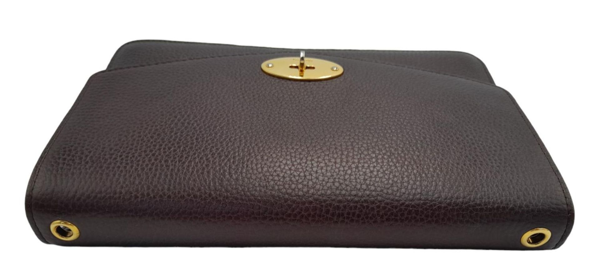 A Mulberry Oxblood Darley Bag. Leather exterior with gold-toned hardware and twist lock closure. - Image 5 of 10