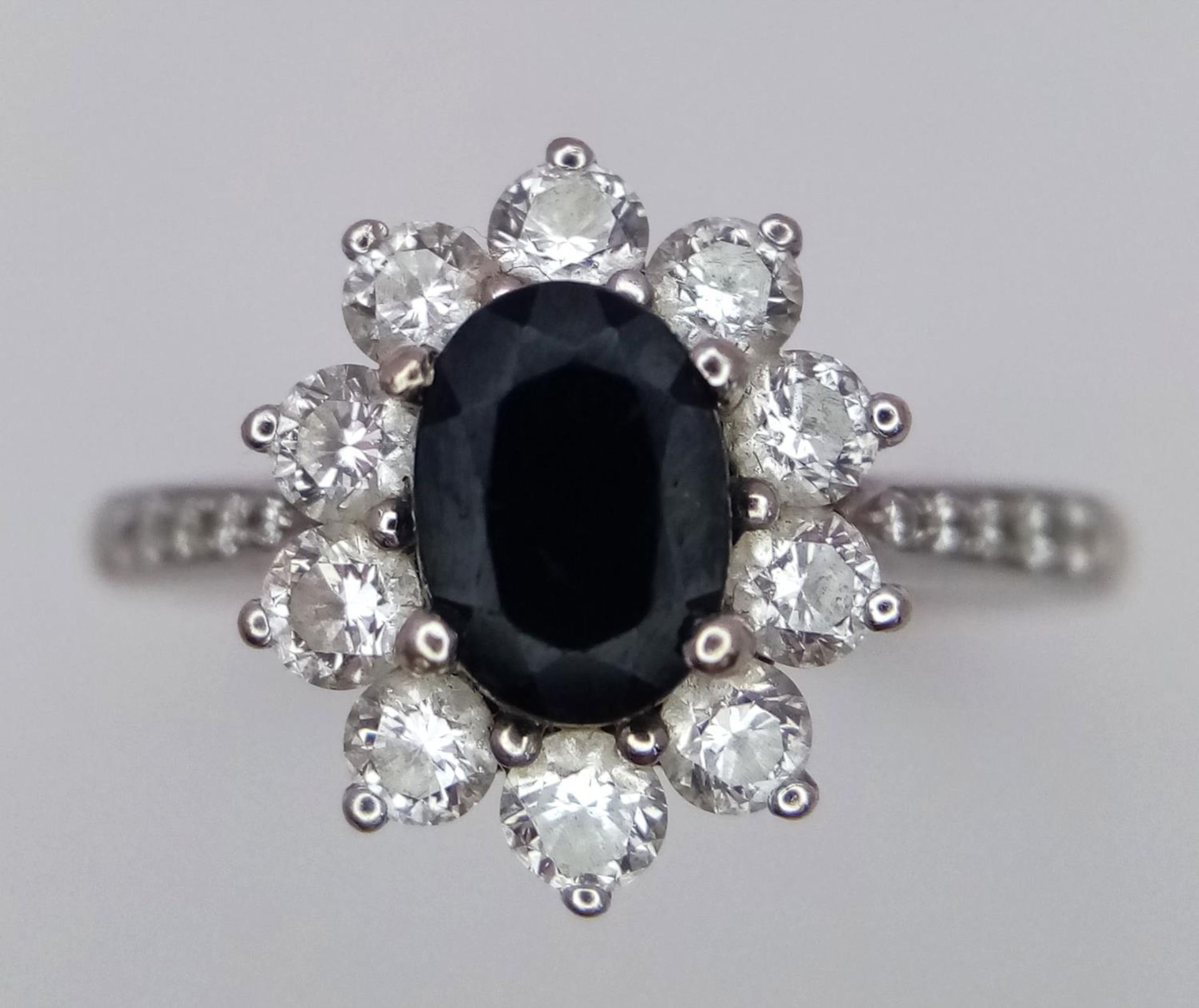A 18K (TESTED AS) WHITE GOLD DIAMOND & SAPPHIRE CLUSTER RING 0.50CT DIAMONDS & 1CT OVAL SAPPHIRE 4. - Image 3 of 4