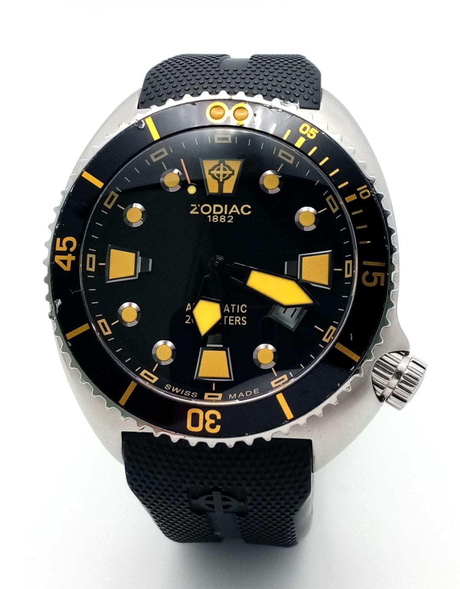 A Zodiac Automatic Gents Divers Watch. Water resistant to 200m. Black rubber strap. Stainless - Image 2 of 5