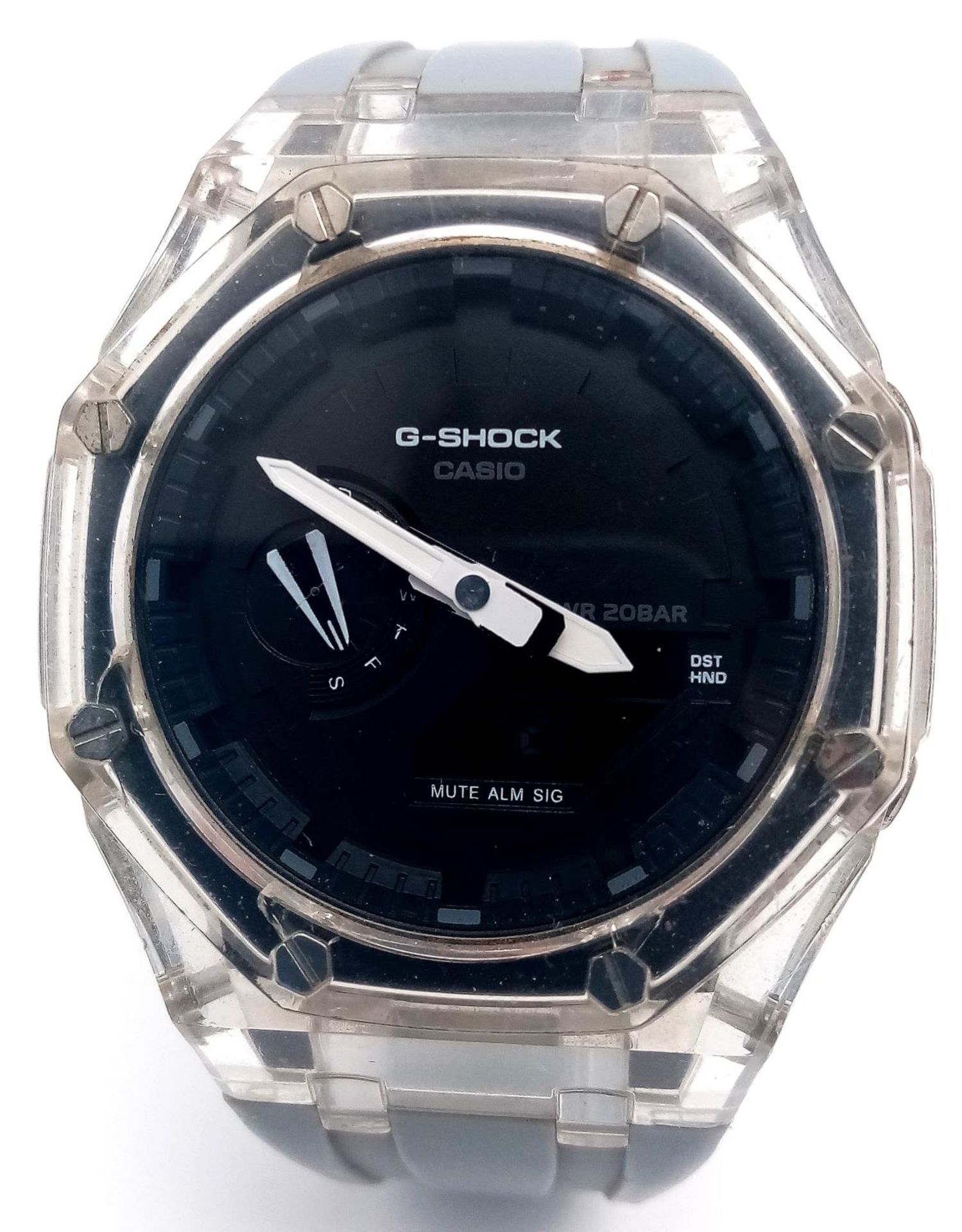 A Casio G Shock Quartz Gents Watch. Grey rubber strap. Case - 44mm. Black dial. In working order. - Bild 2 aus 5