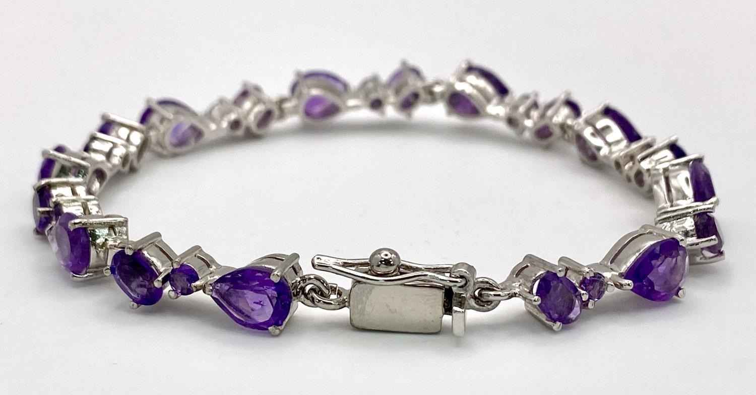 An Amethyst Tennis Bracelet. Set in 925 Sterling Silver. 27ctw. W-17.20g.19cm. Ref: HV-2170 - Bild 2 aus 4