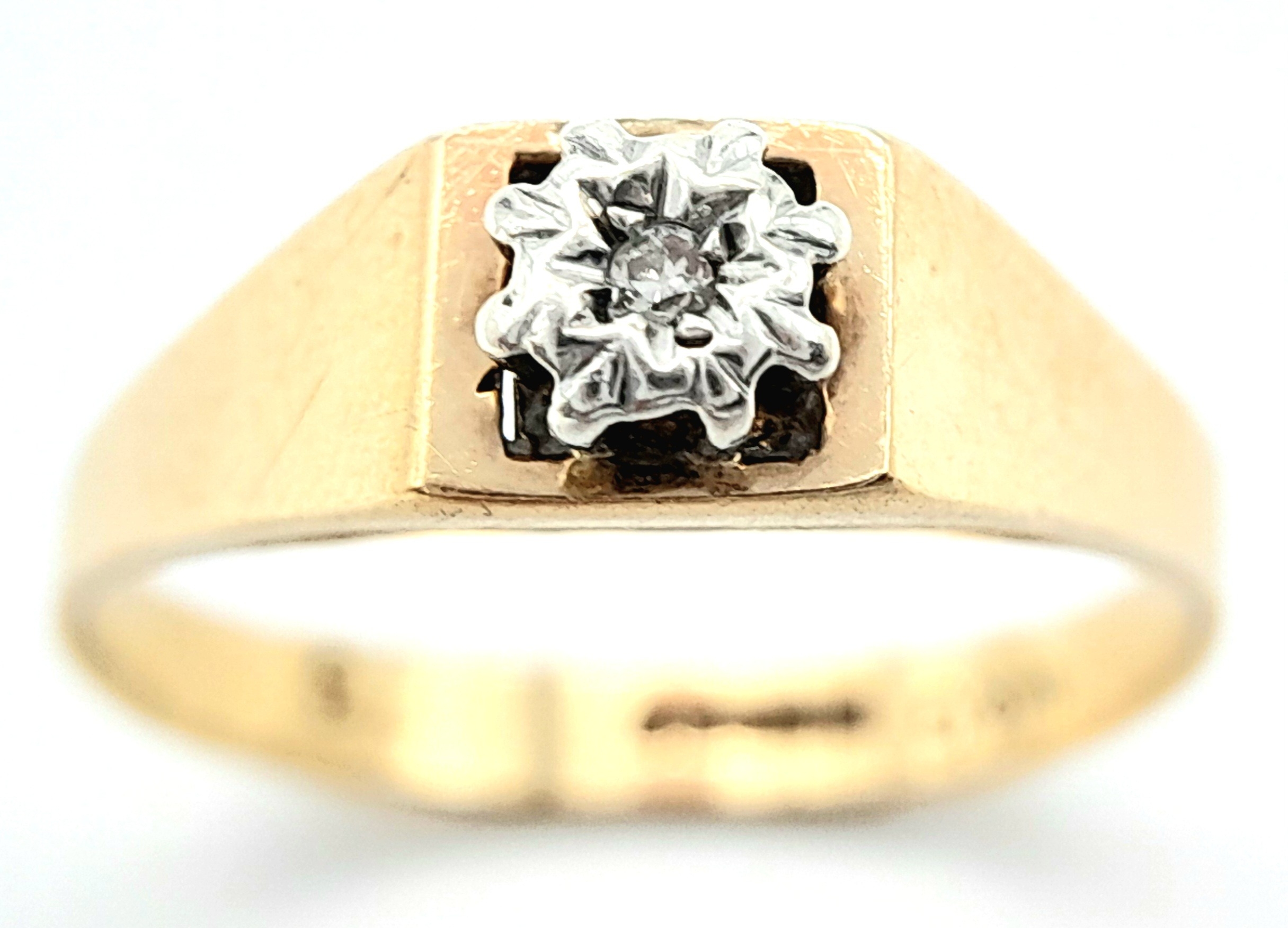 A 9ct Yellow Gold Diamond Signet Ring, 0.03ct diamond, 2g weight, ring size O. ref: SH1472I