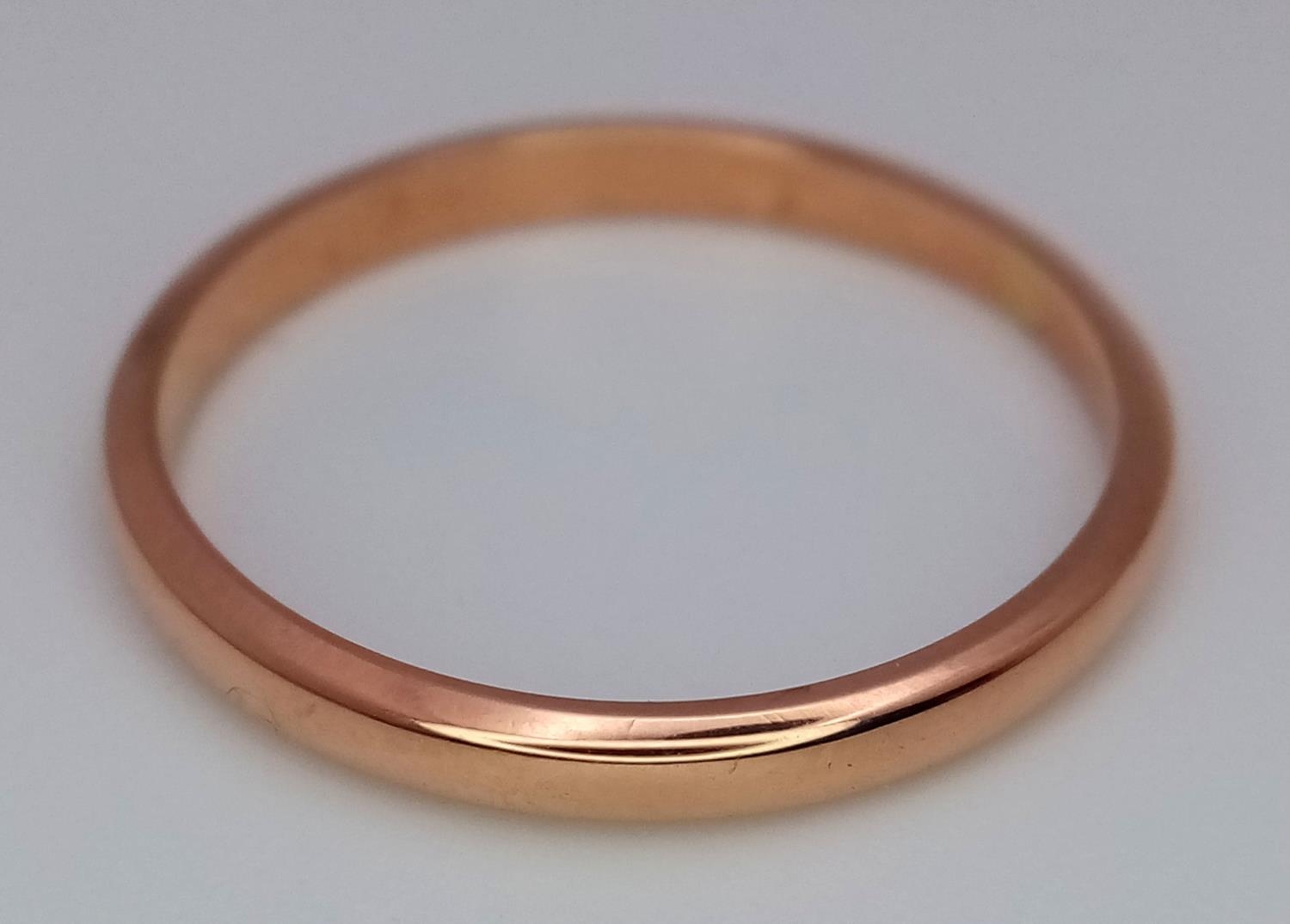A 18ct Yellow Gold (tested as) Wedding Band Ring, size S1/2, 2.8g total weight. ref: 1273I - Image 3 of 4