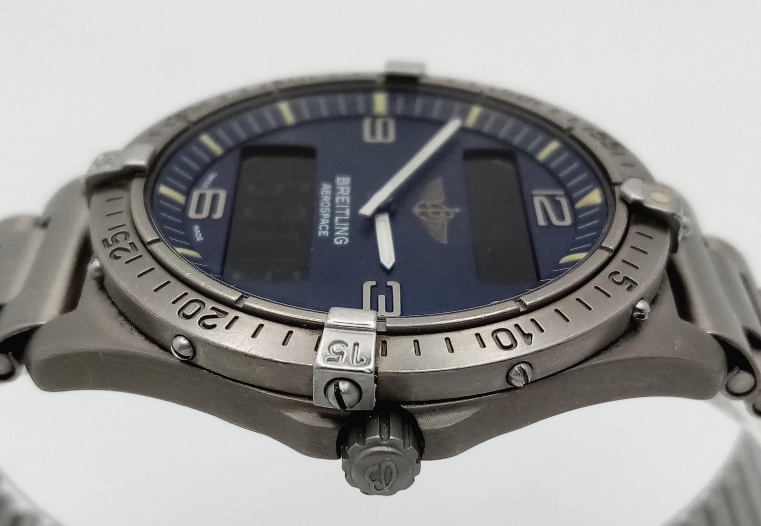 A Breitling E56062 Aerospace Quartz Pilots Watch. Titanium bracelet and case - 40mm. Blue dial - Image 5 of 9