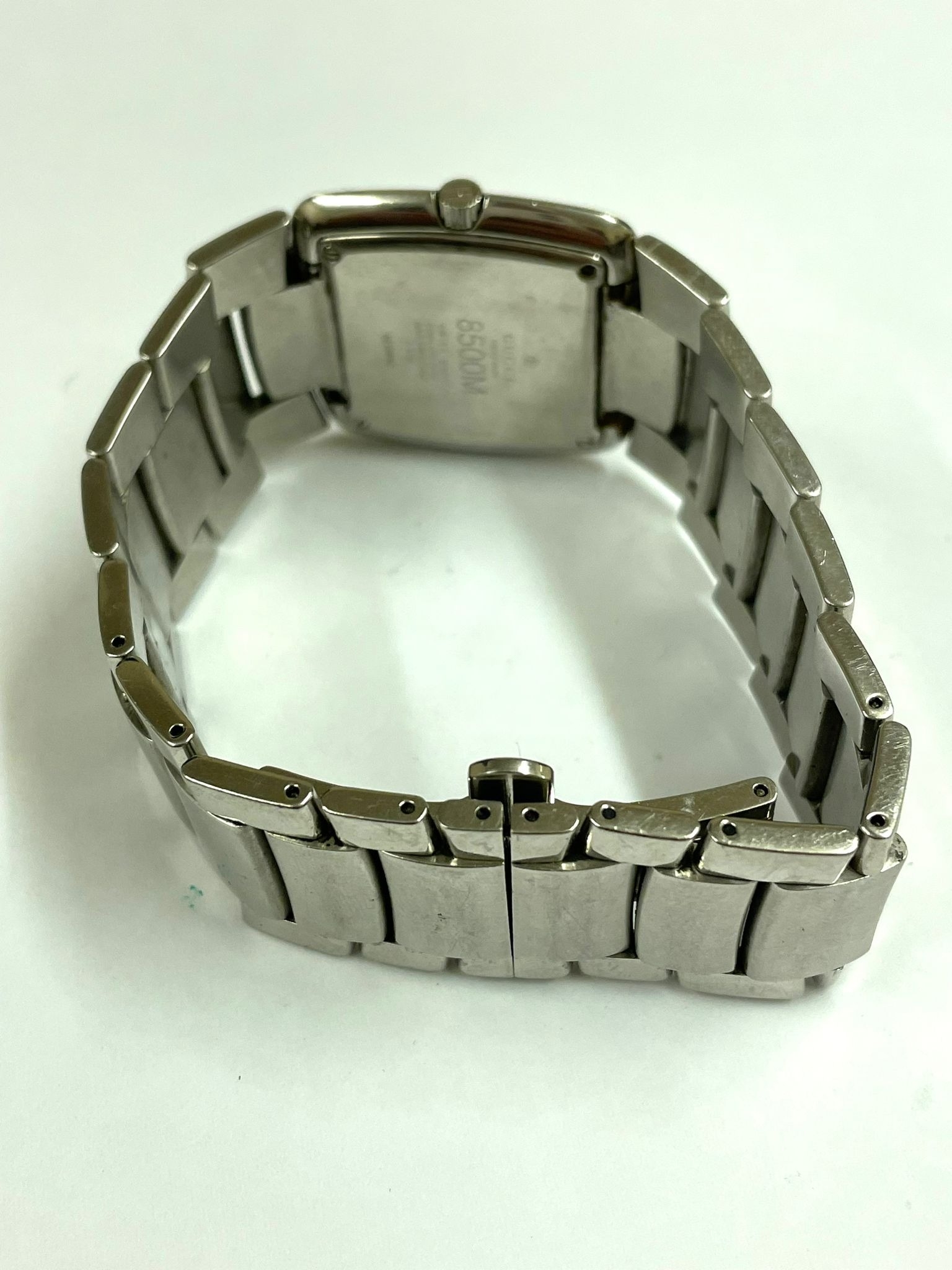 A Gents Gucci 8500M quartz date watch , needs battery as found . - Image 2 of 4