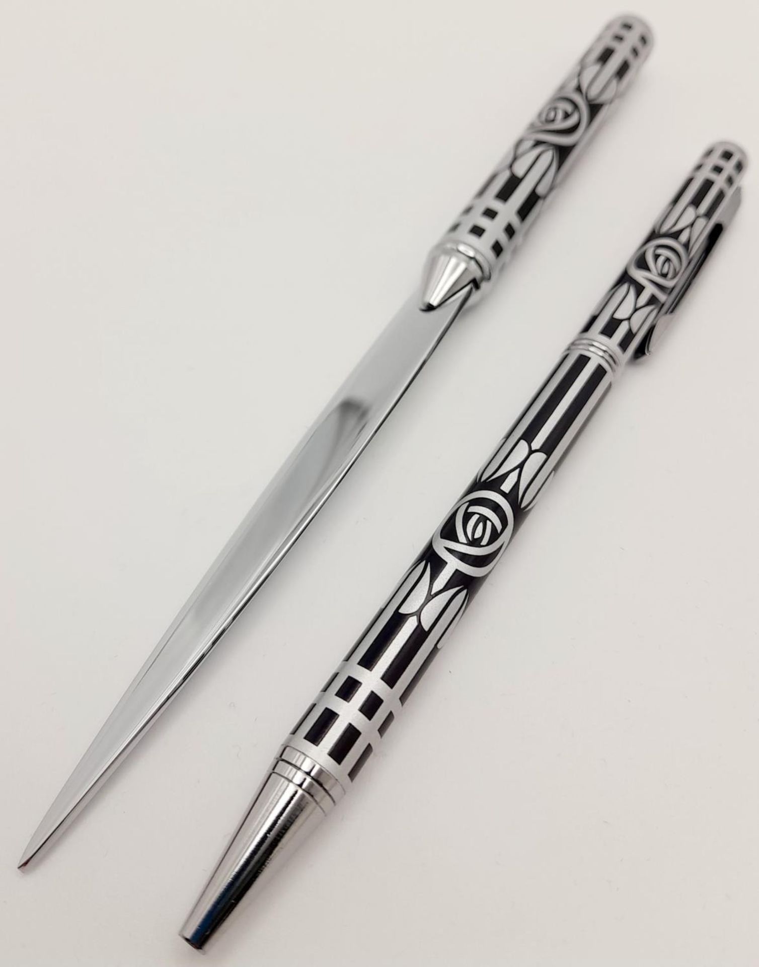 An elegant and sophisticated ART DECO Rennie Mackintosh (1868-1928) pen and letter opener set in - Bild 2 aus 5