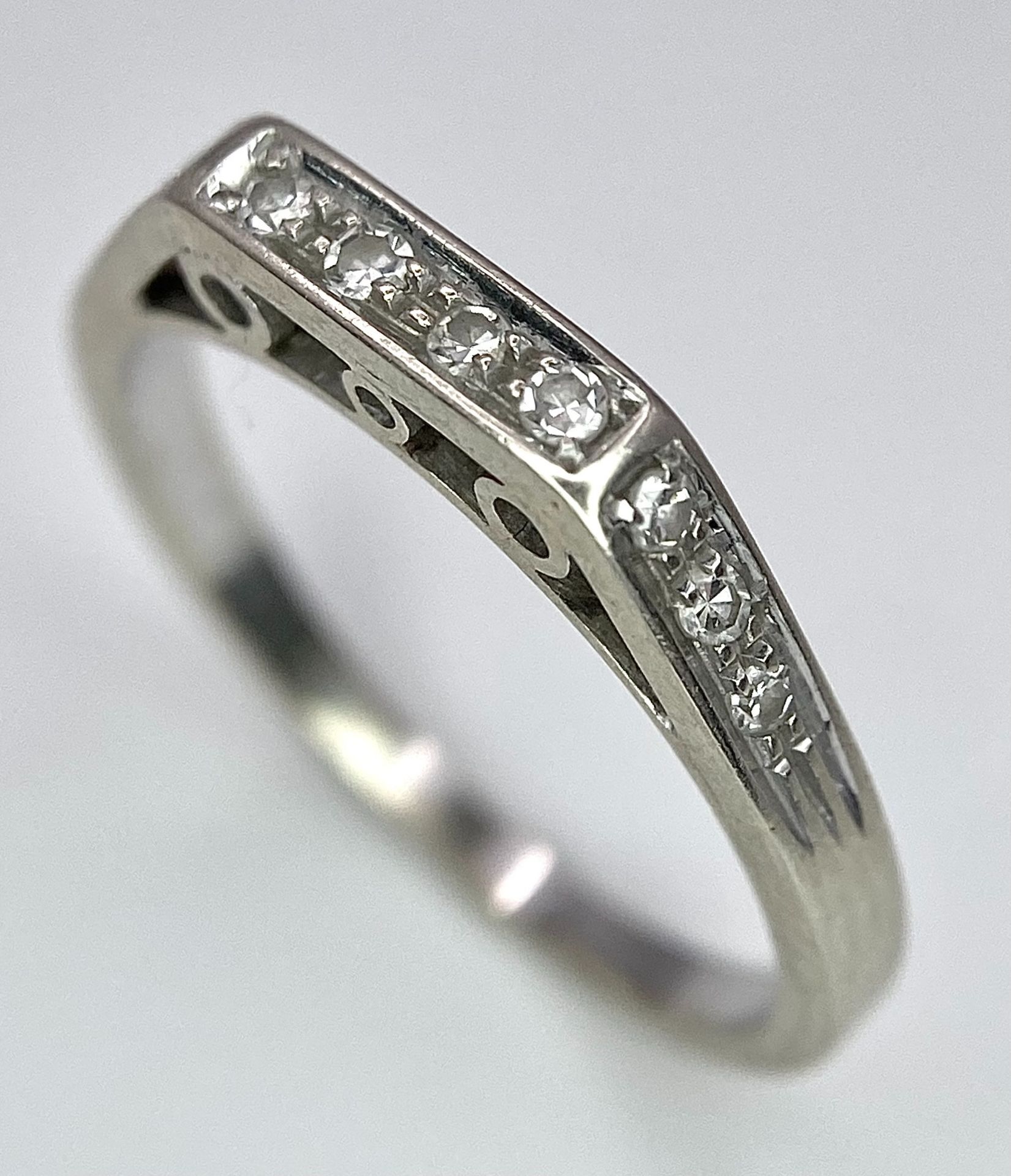 A 9K Gold and Diamond Portuguese Hallmarked Ring. Size K. 2g. Ref: 630001L - Image 2 of 6