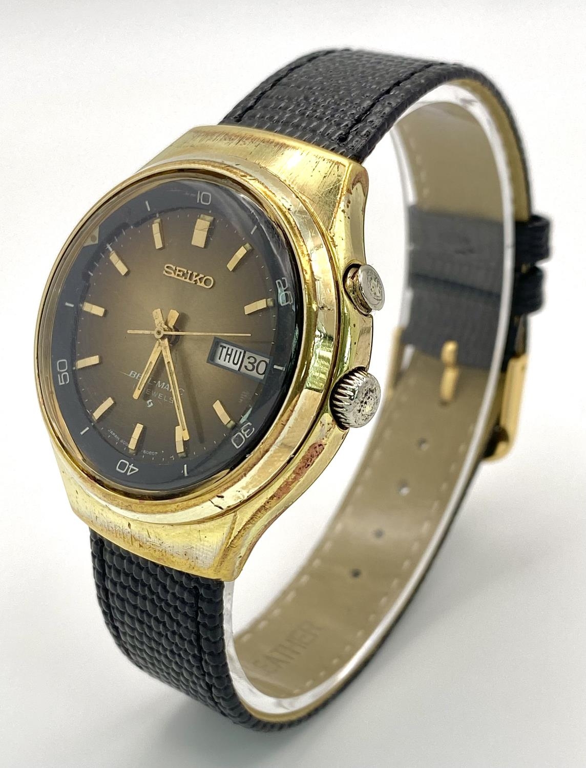 A Vintage Seiko Bell-Matic 17 Jewels Automatic Gents Watch. Black leather strap. Gilded case - 38mm. - Image 3 of 8