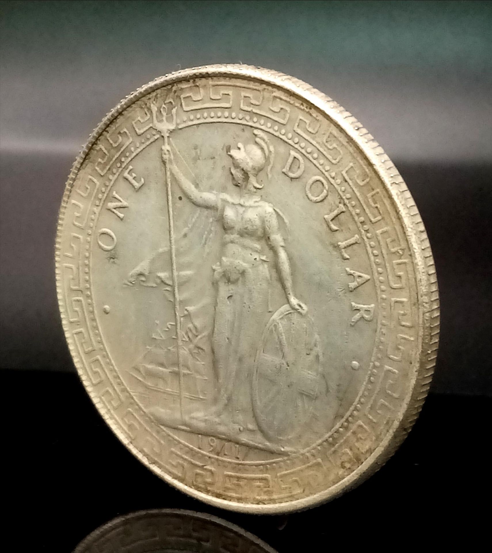 A 1911 Dated United Kingdom Silver 1 Dollar, British Trade Dollar 1895- 1935. 900 Silver. - Bild 2 aus 4