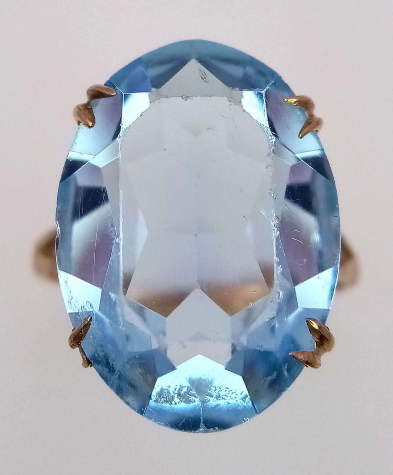 A 9ct Yellow Gold Blue Topaz Ring, 12mmx18mm topaz, size M, 4.1g total weight. ref: 1500I - Image 2 of 5